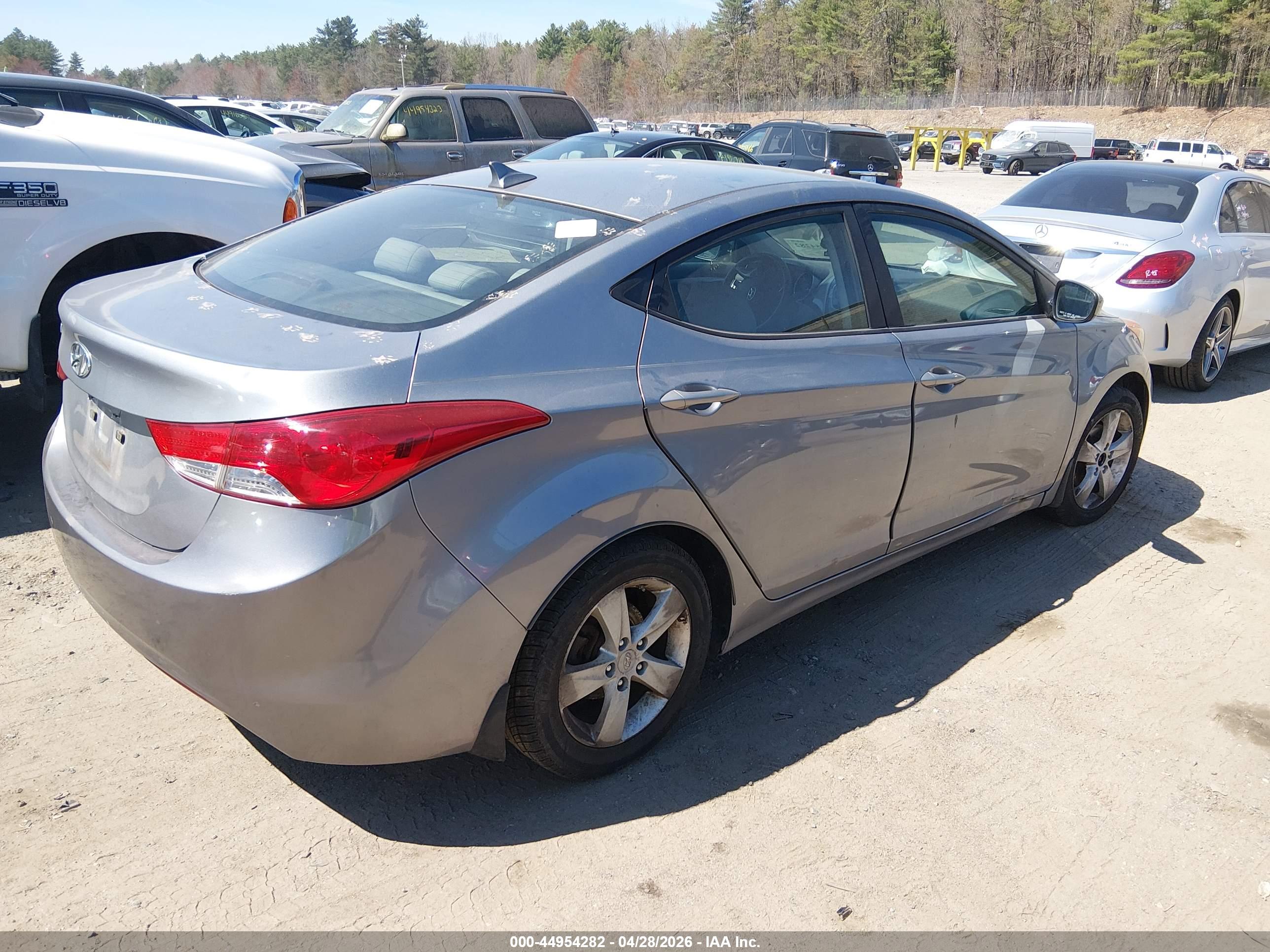 HYUNDAI ELANTRA image 4