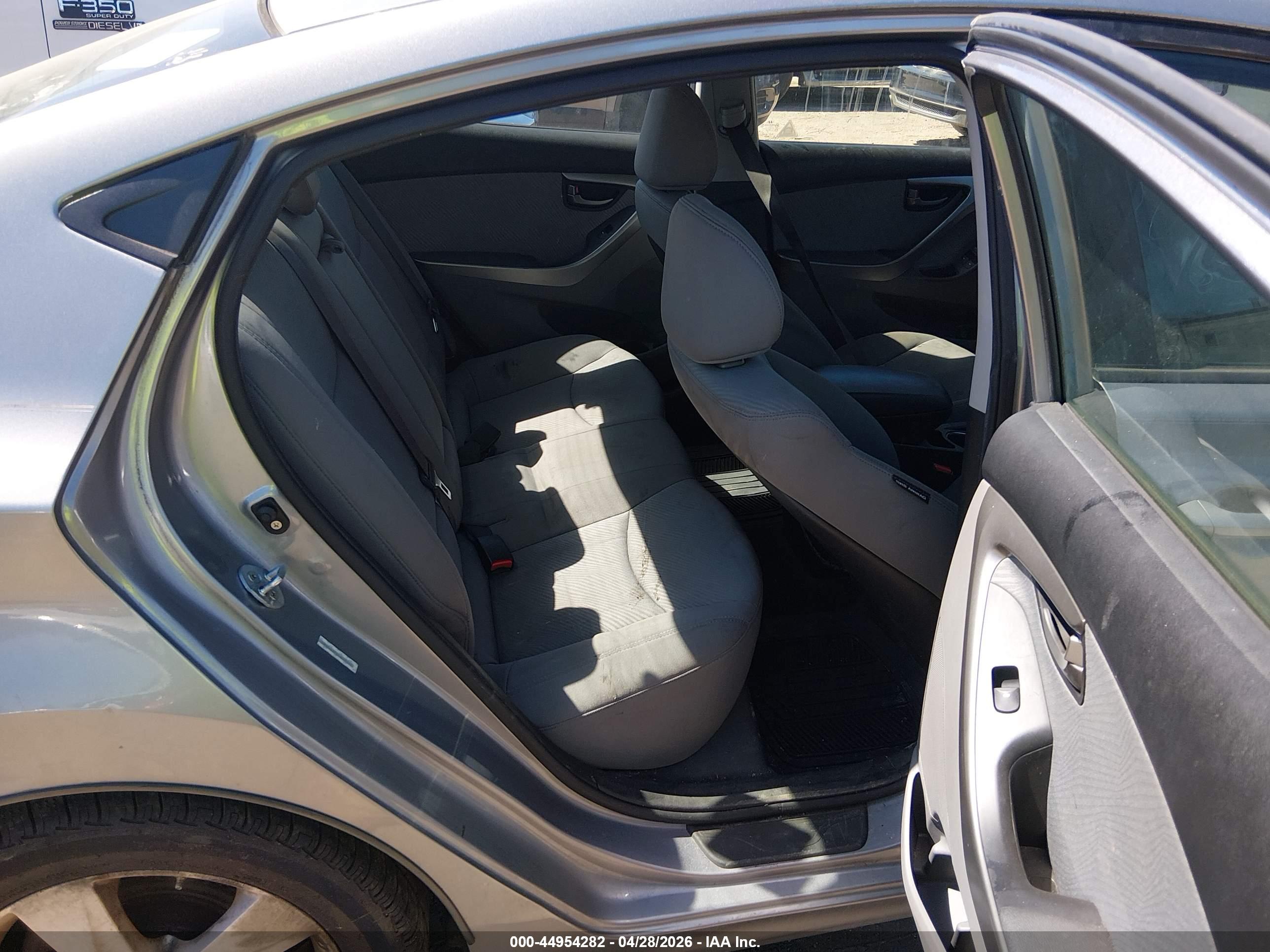 HYUNDAI ELANTRA image 8