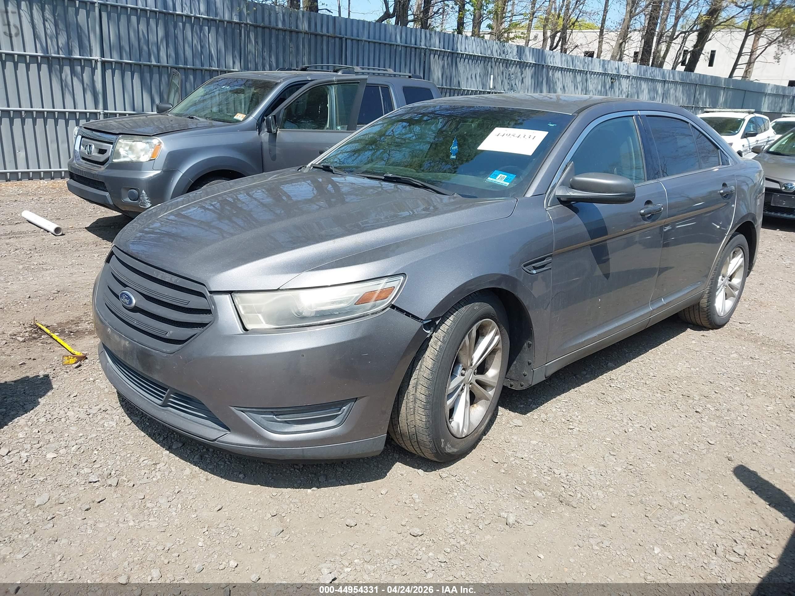 FORD TAURUS image 2