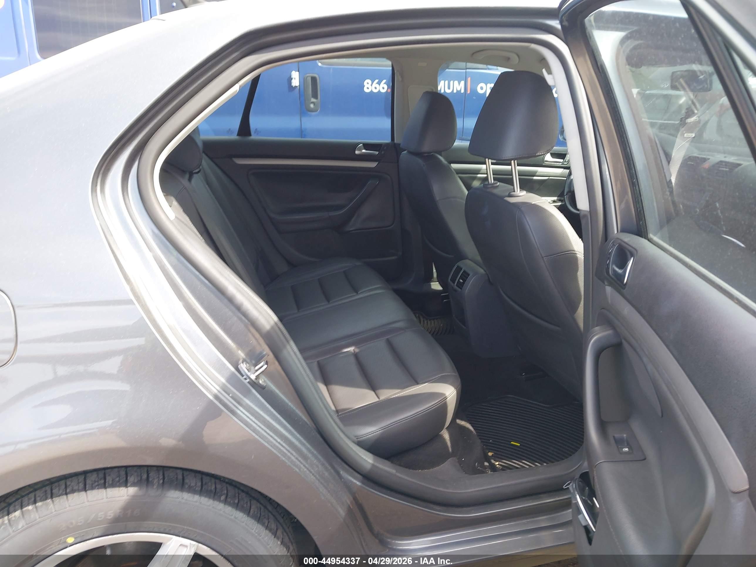 VOLKSWAGEN JETTA image 8