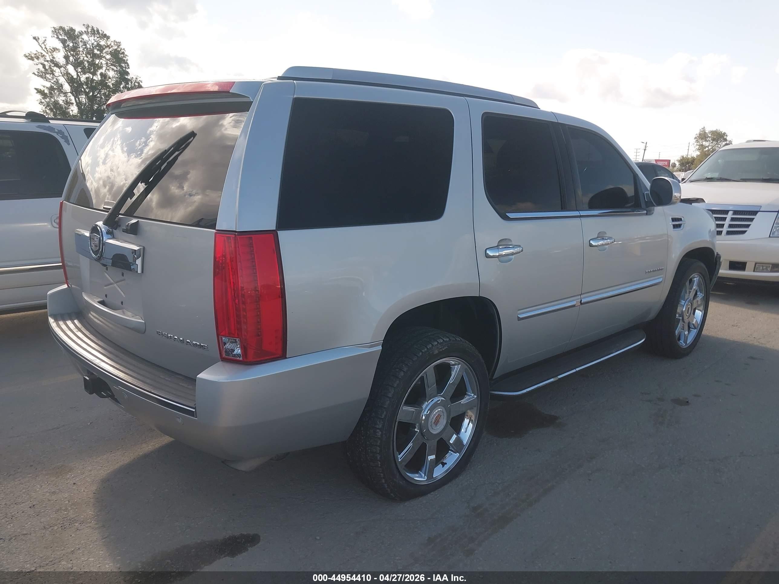 CADILLAC ESCALADE image 4