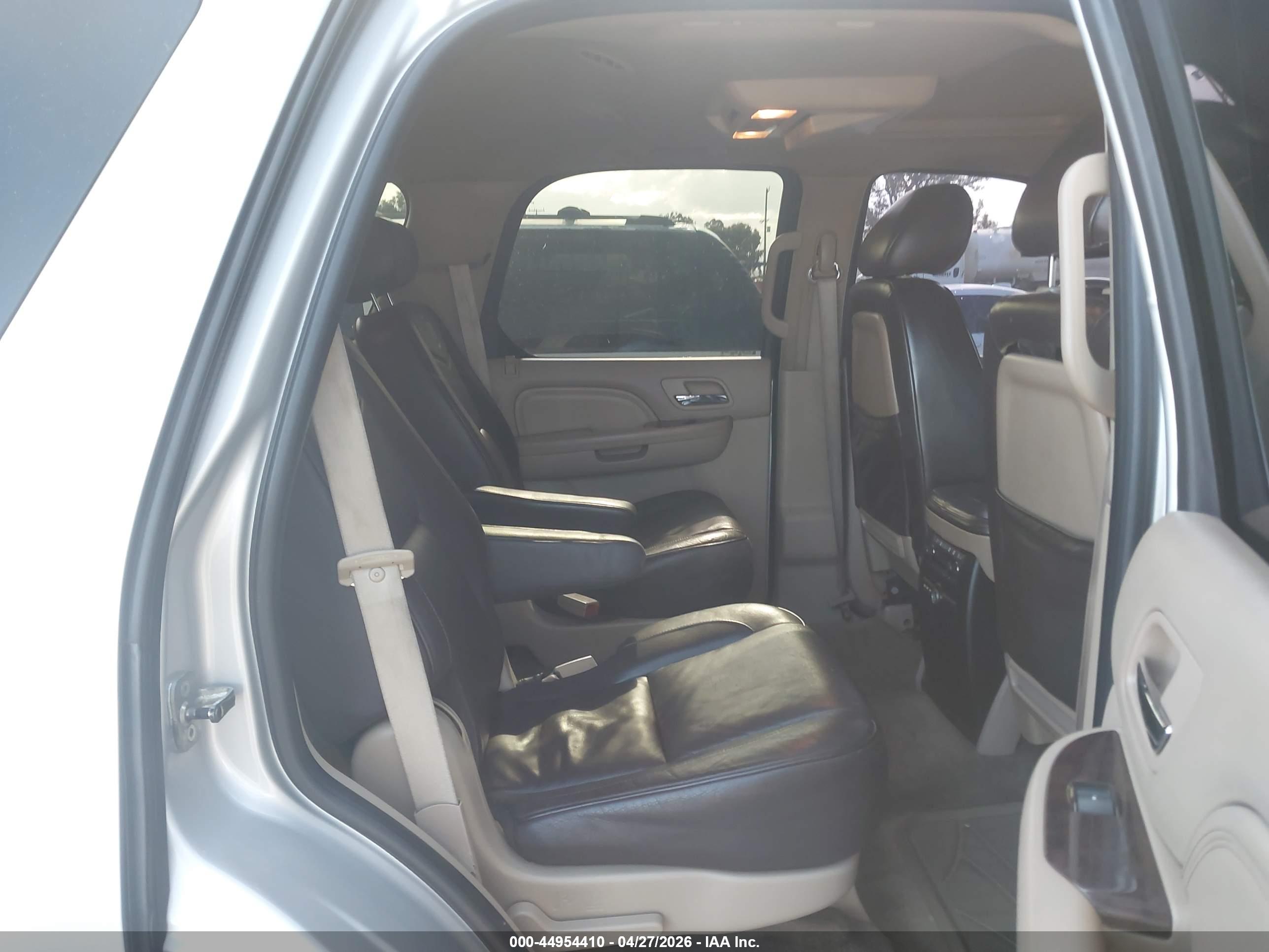 CADILLAC ESCALADE image 8