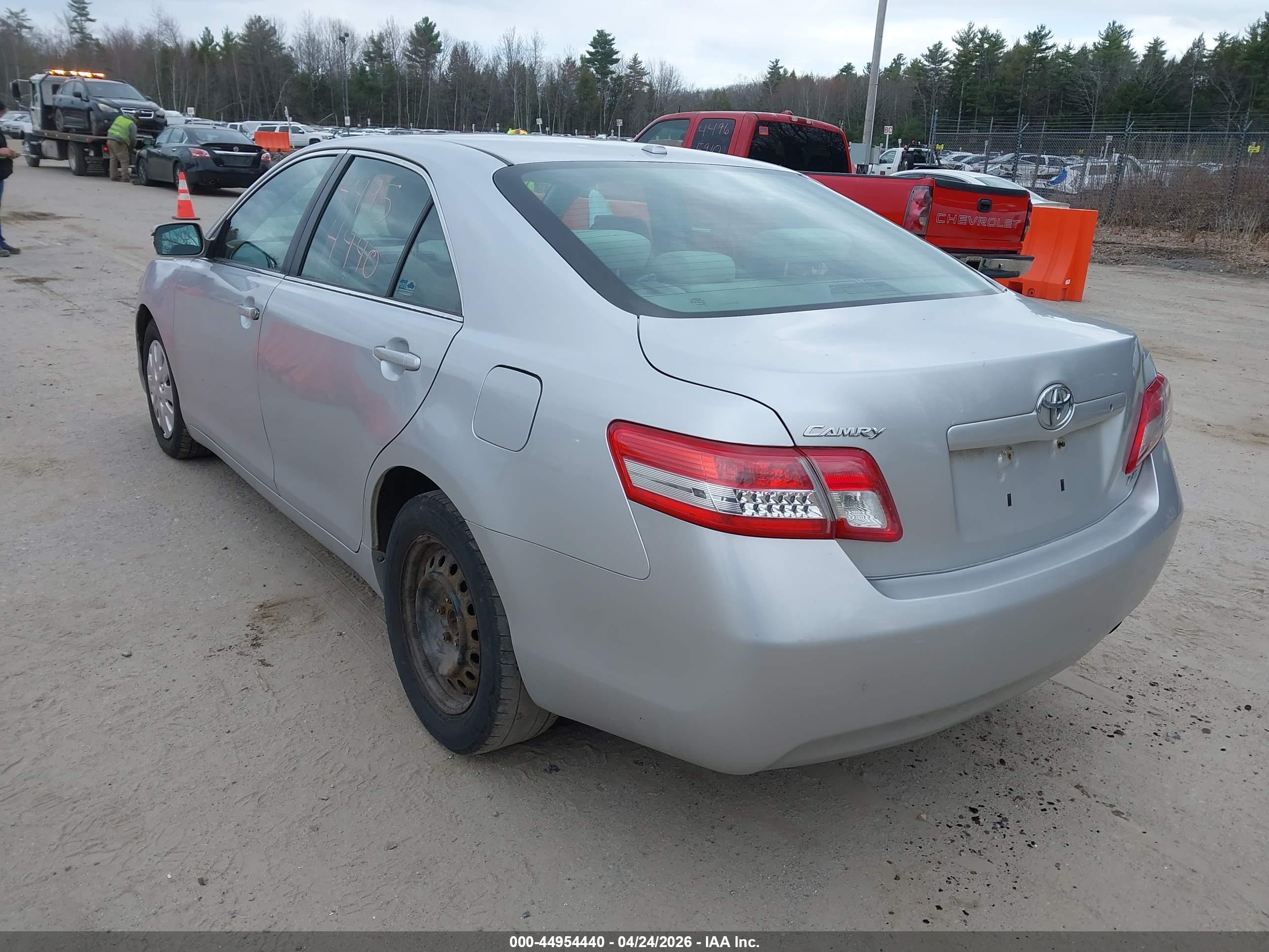 TOYOTA CAMRY image 3