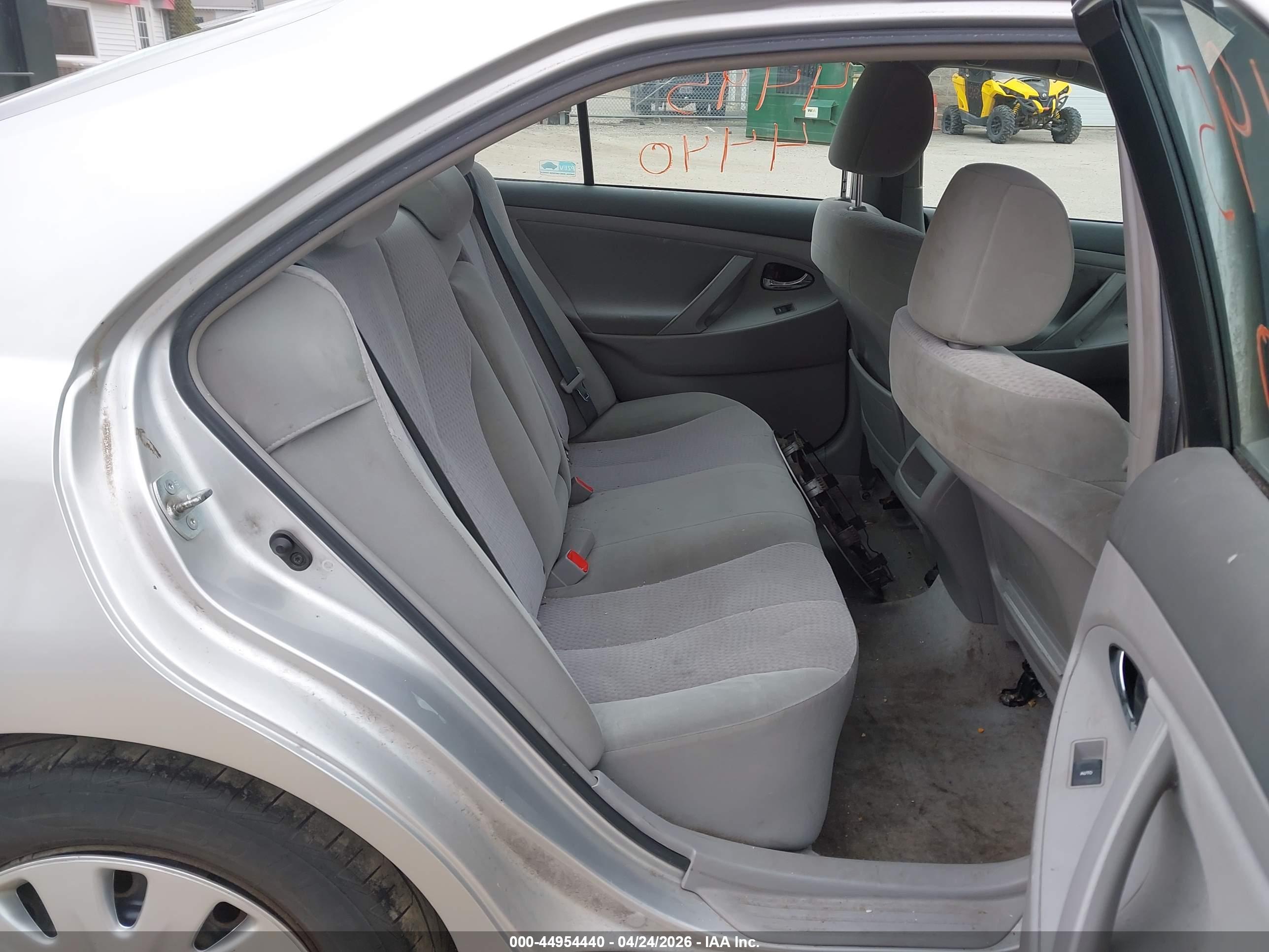 TOYOTA CAMRY image 8