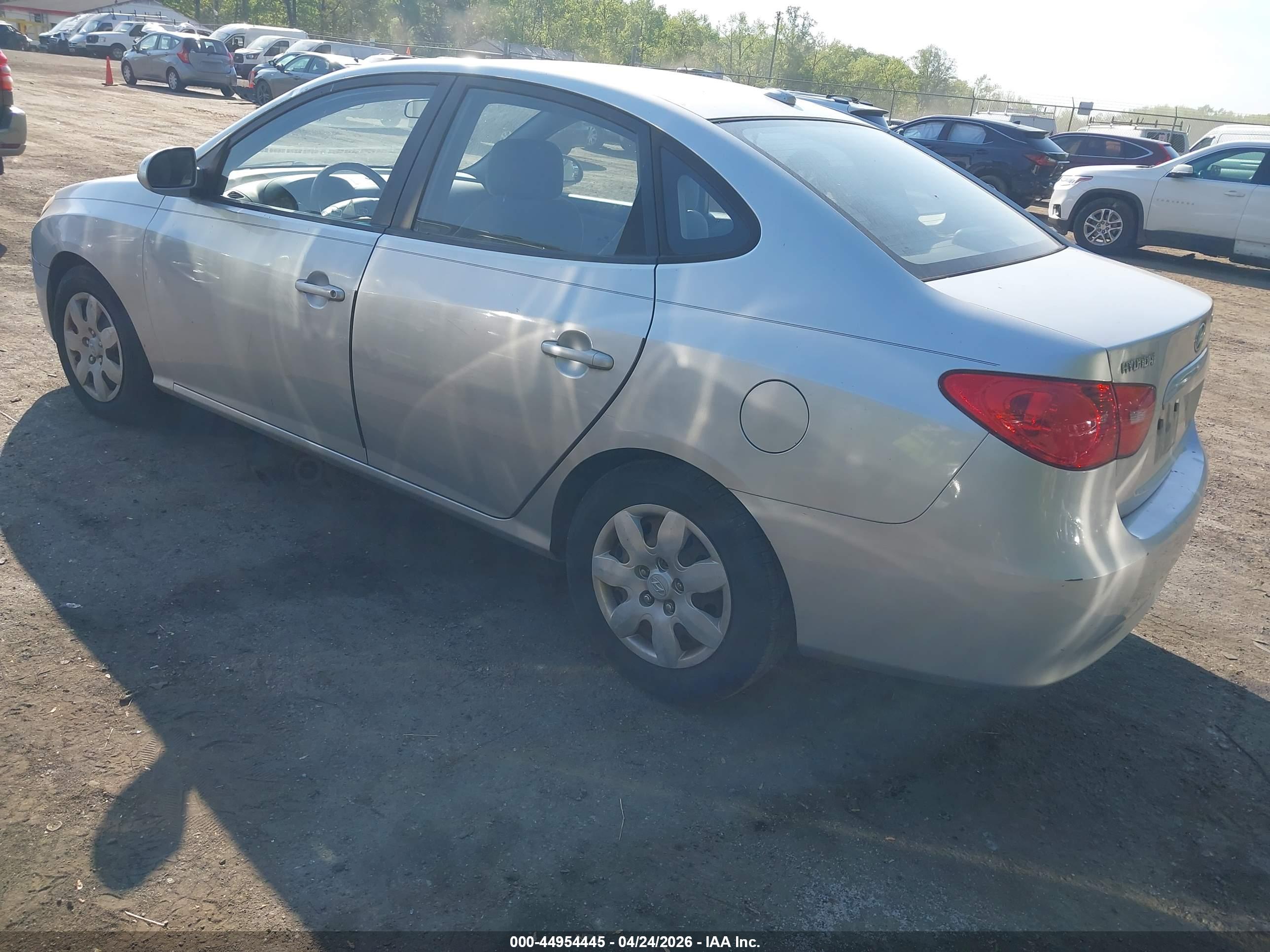 HYUNDAI ELANTRA image 3