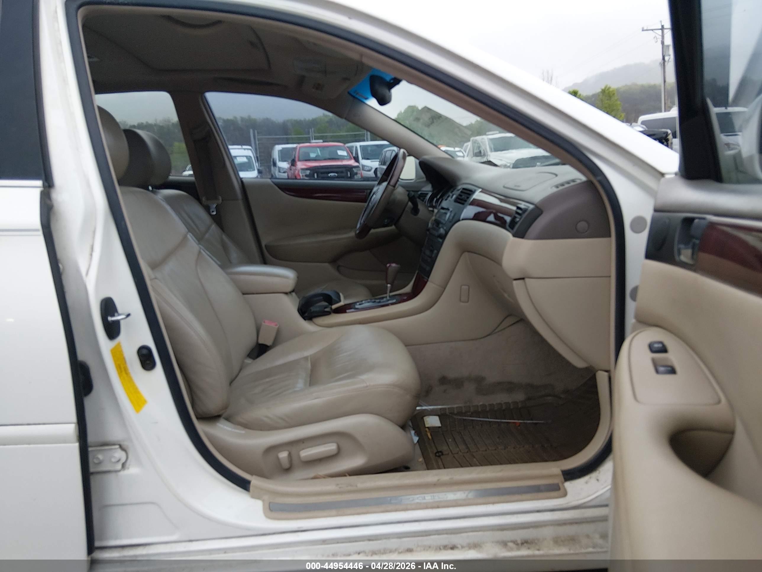 LEXUS ES image 5