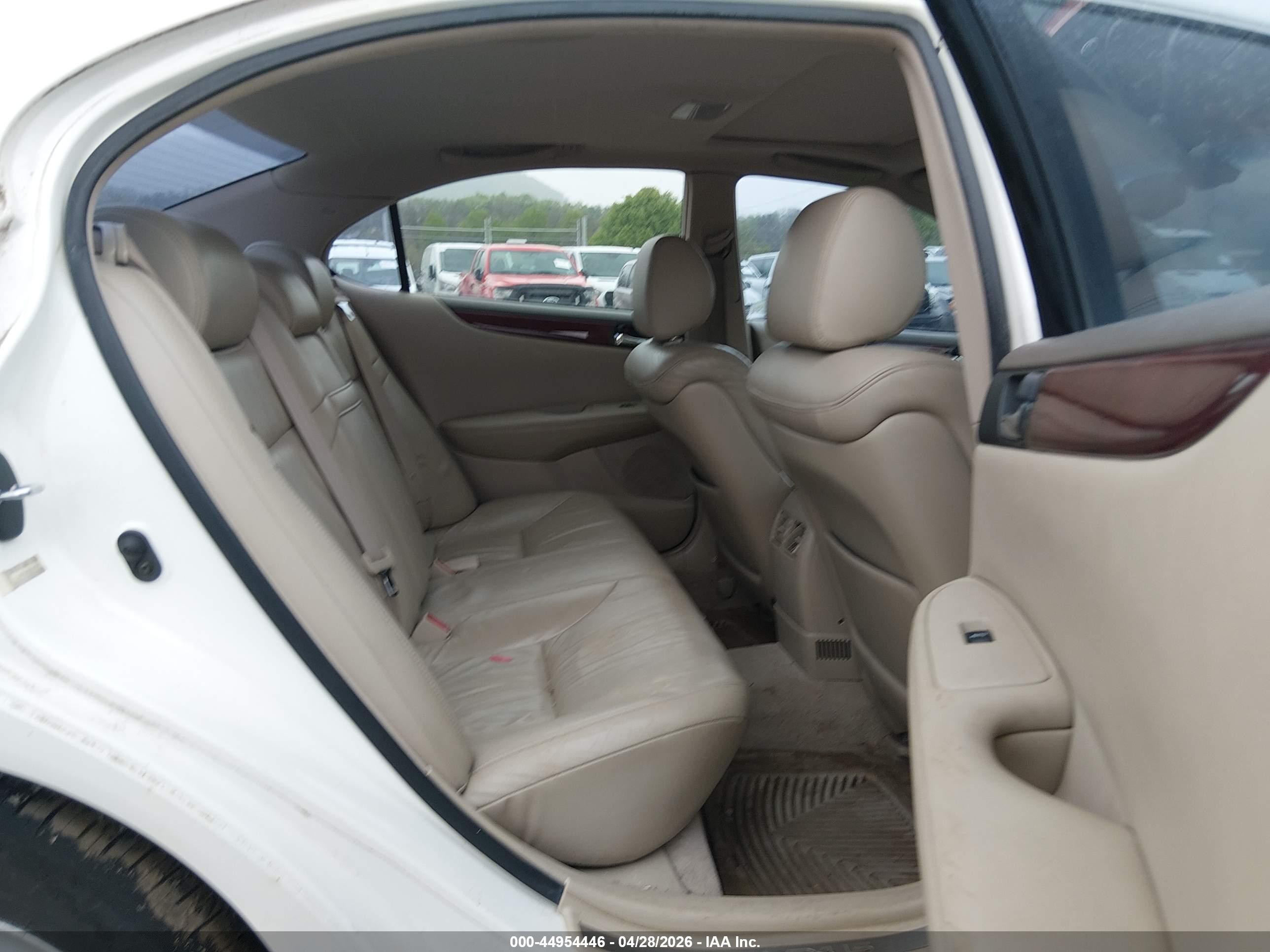 LEXUS ES image 8