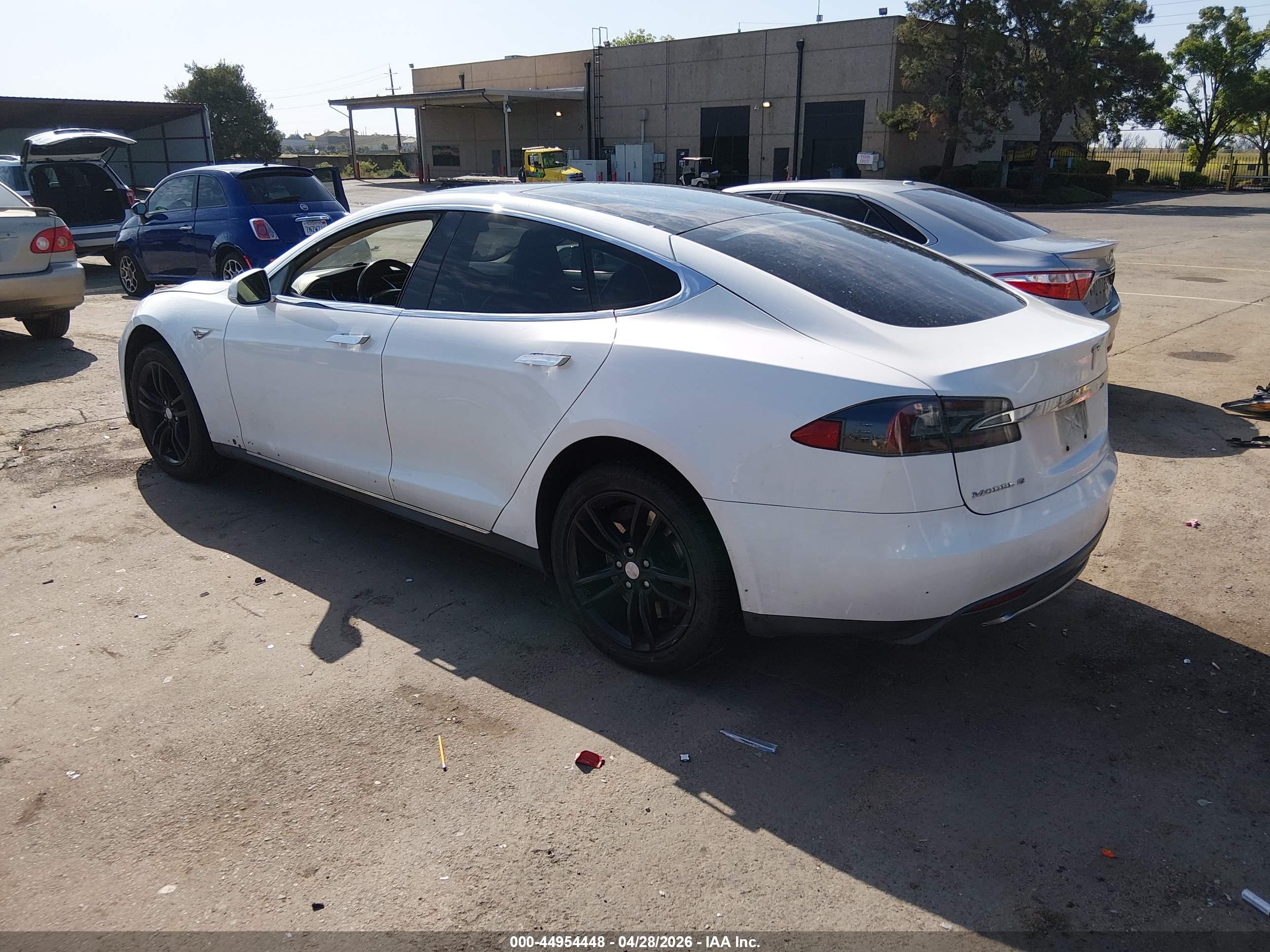 TESLA MODEL image 3