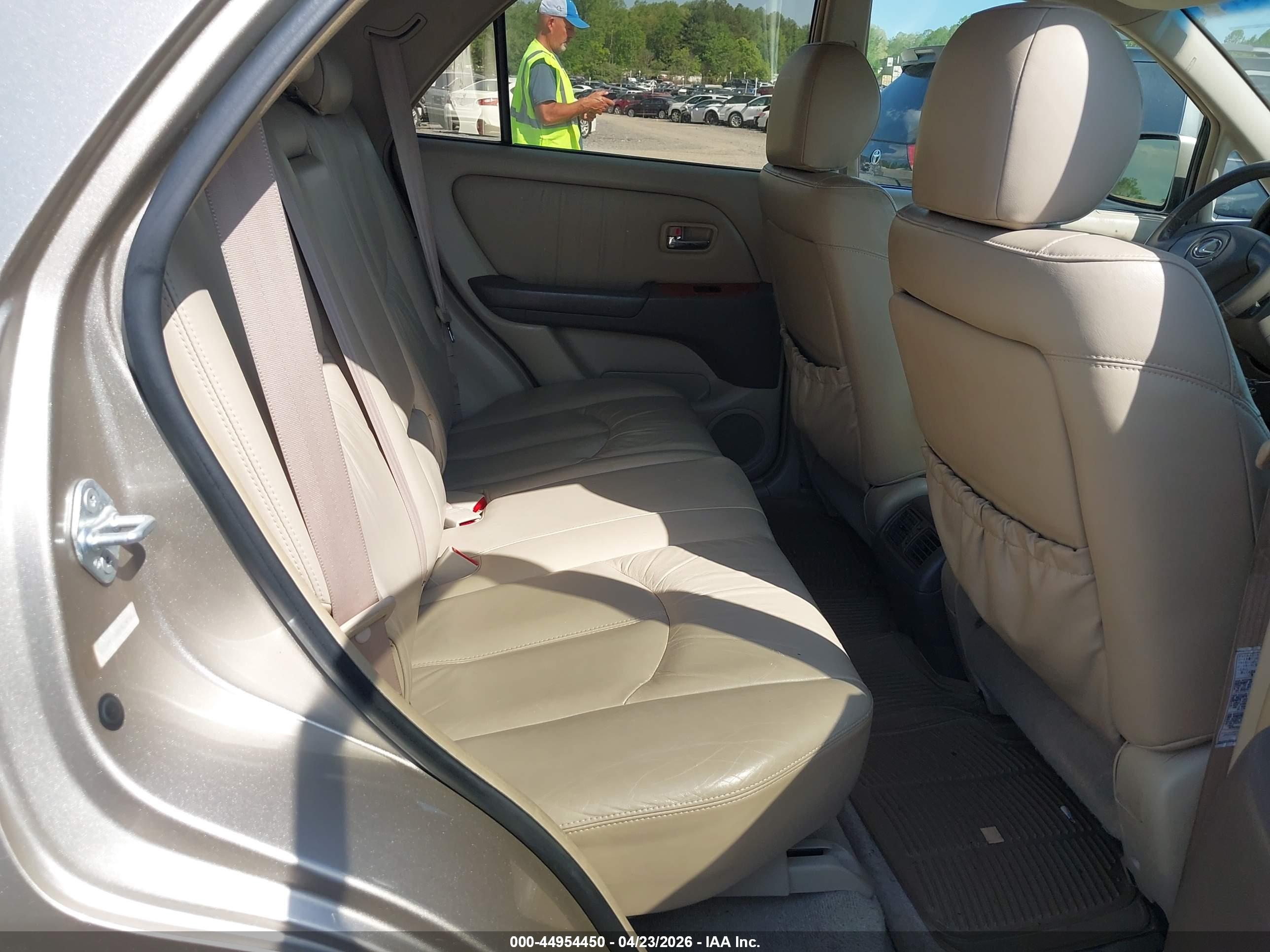 LEXUS RX image 8