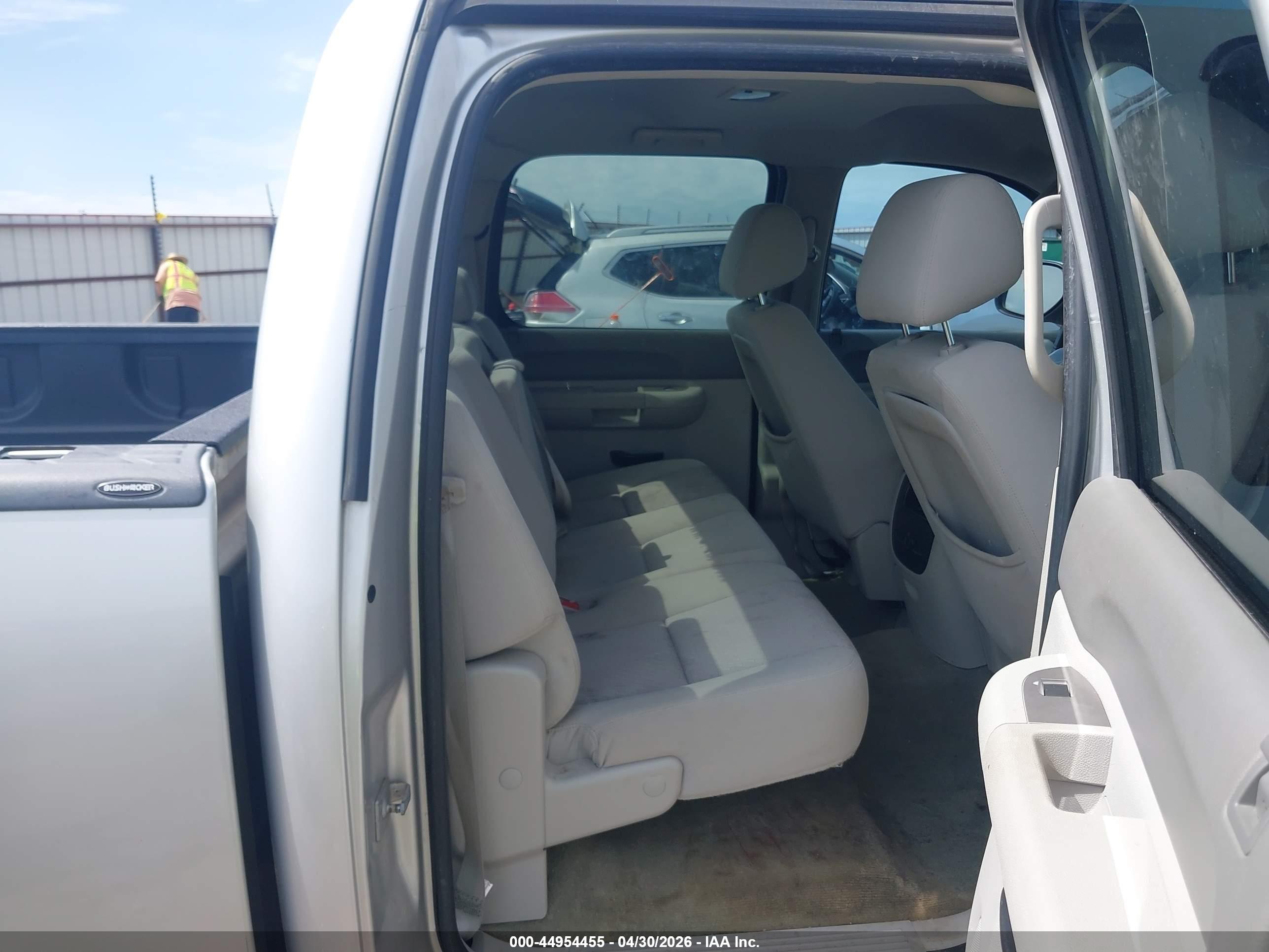 GMC SIERRA image 8