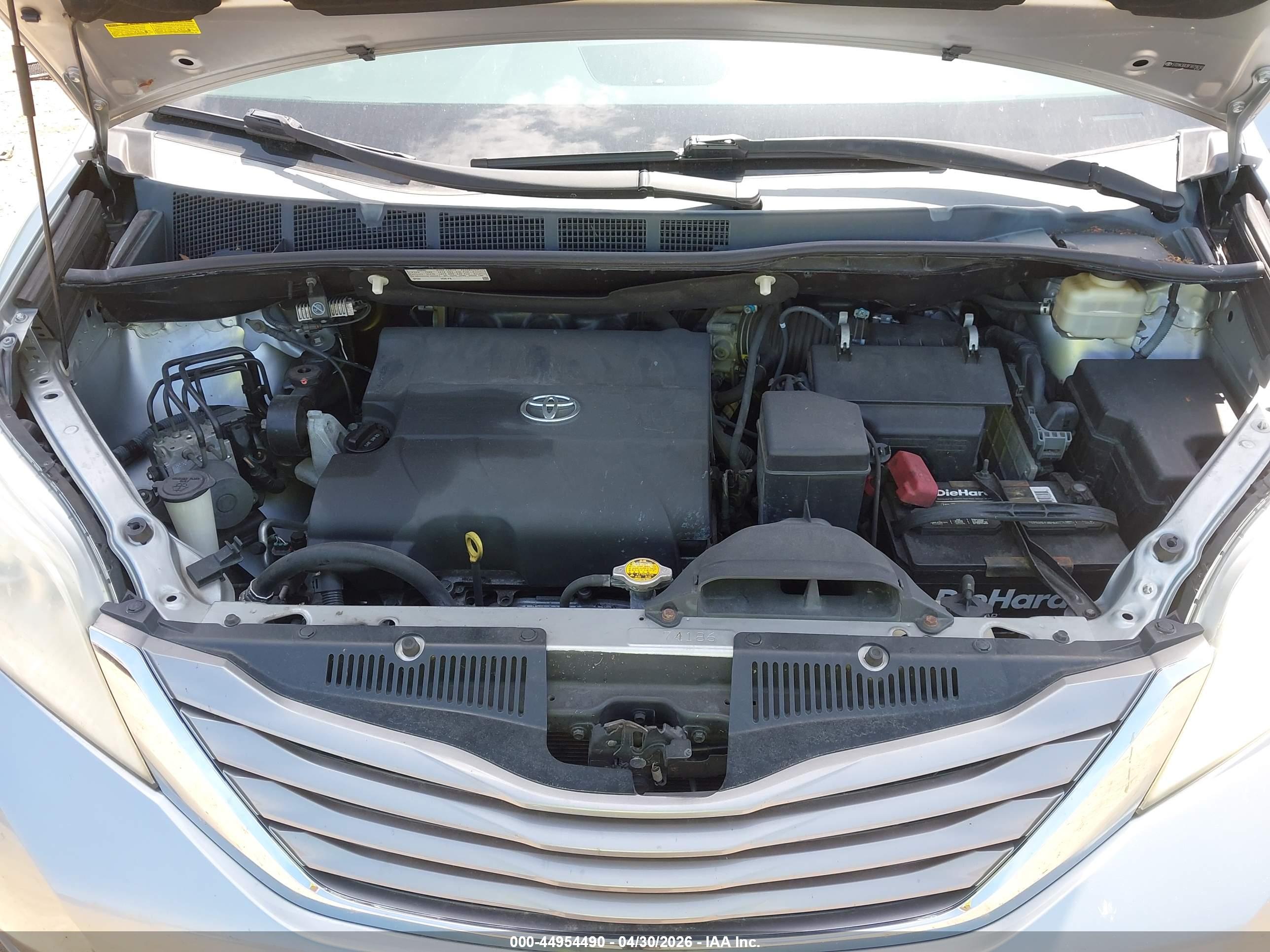 TOYOTA SIENNA image 10