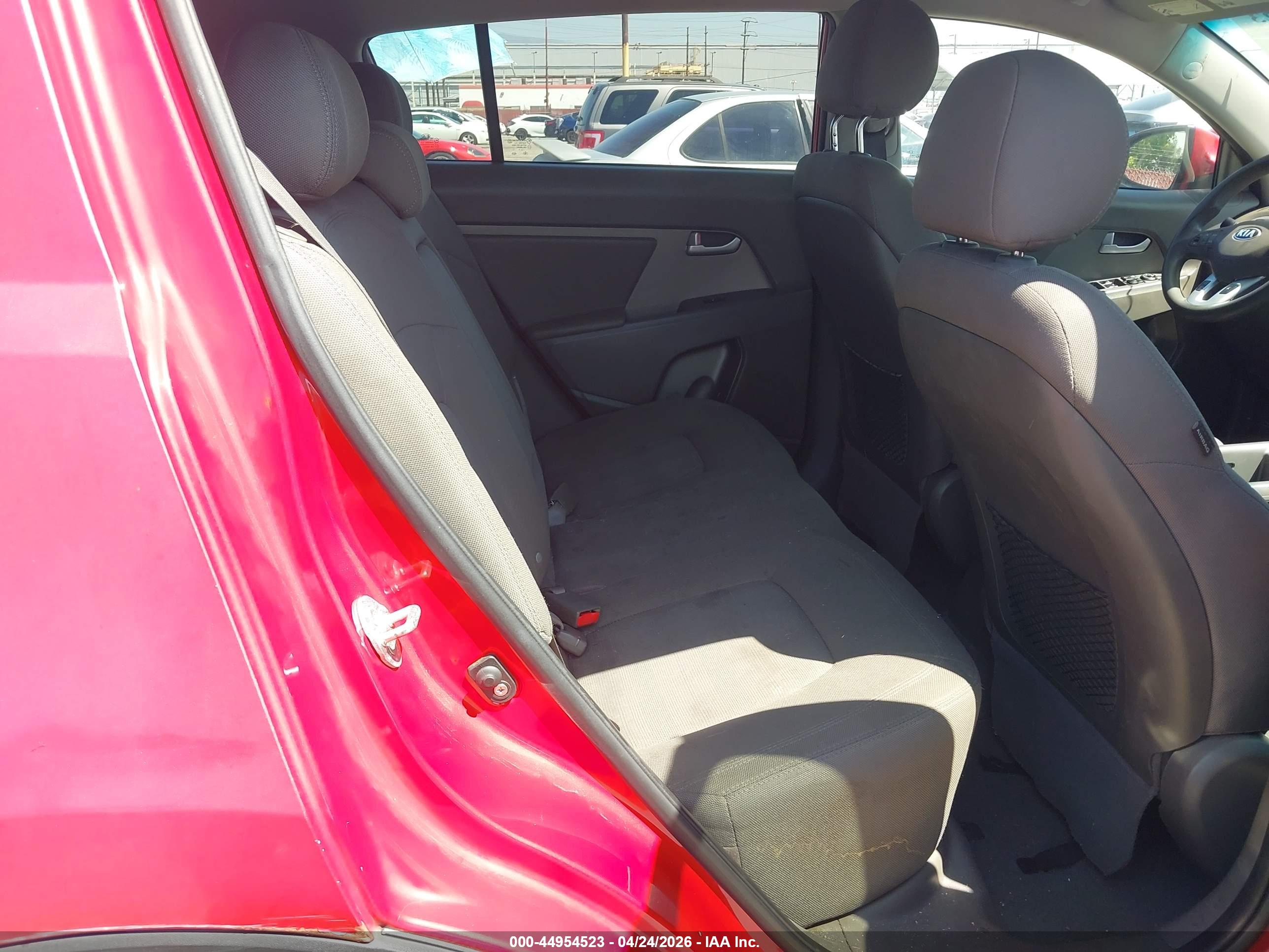 KIA SPORTAGE image 8