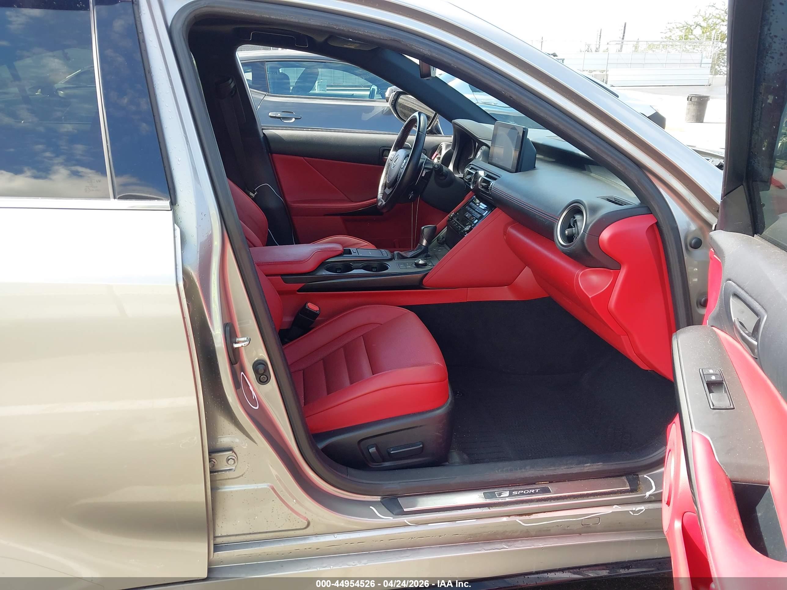 LEXUS IS image 5
