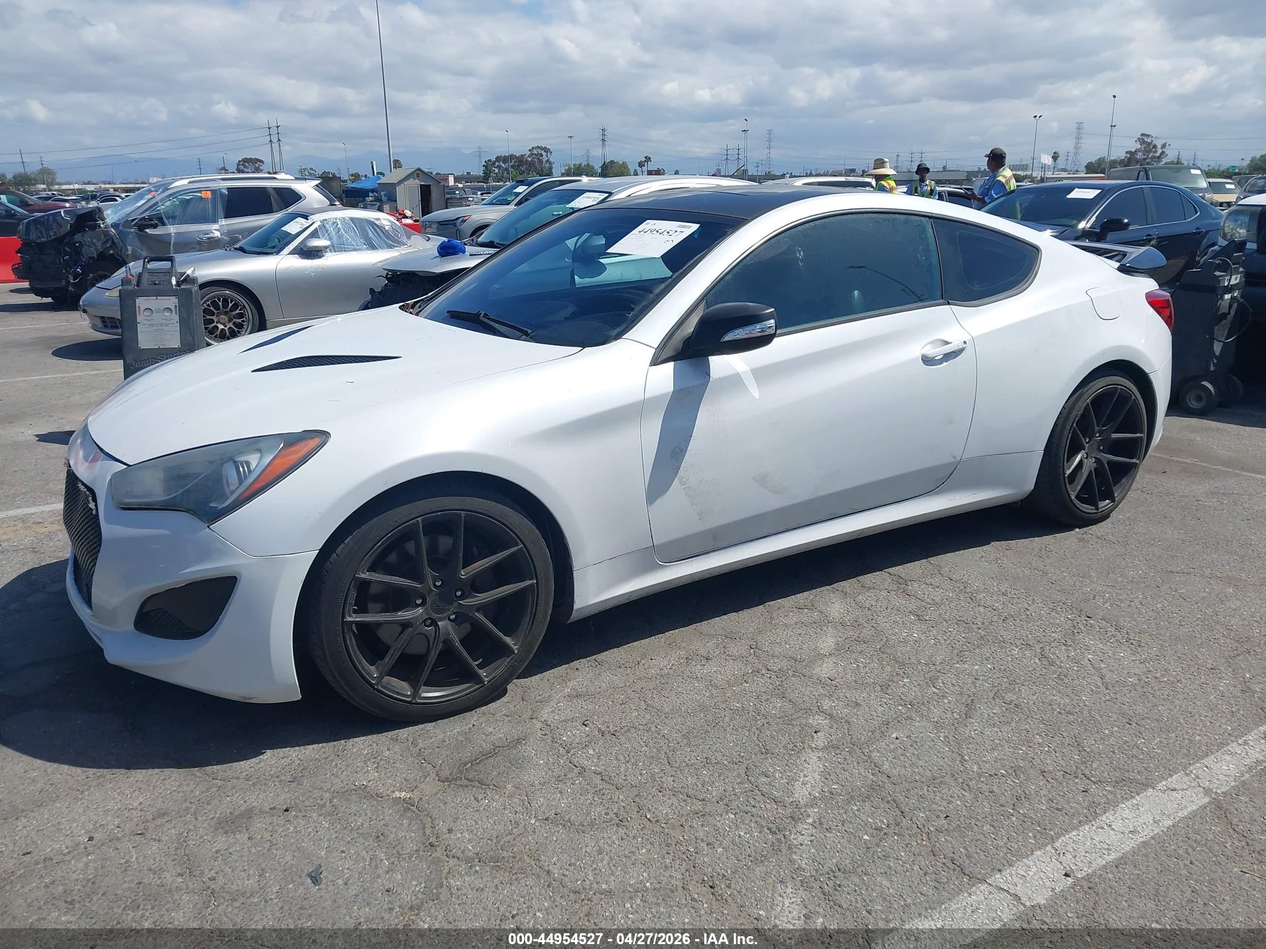 HYUNDAI GENESIS image 2