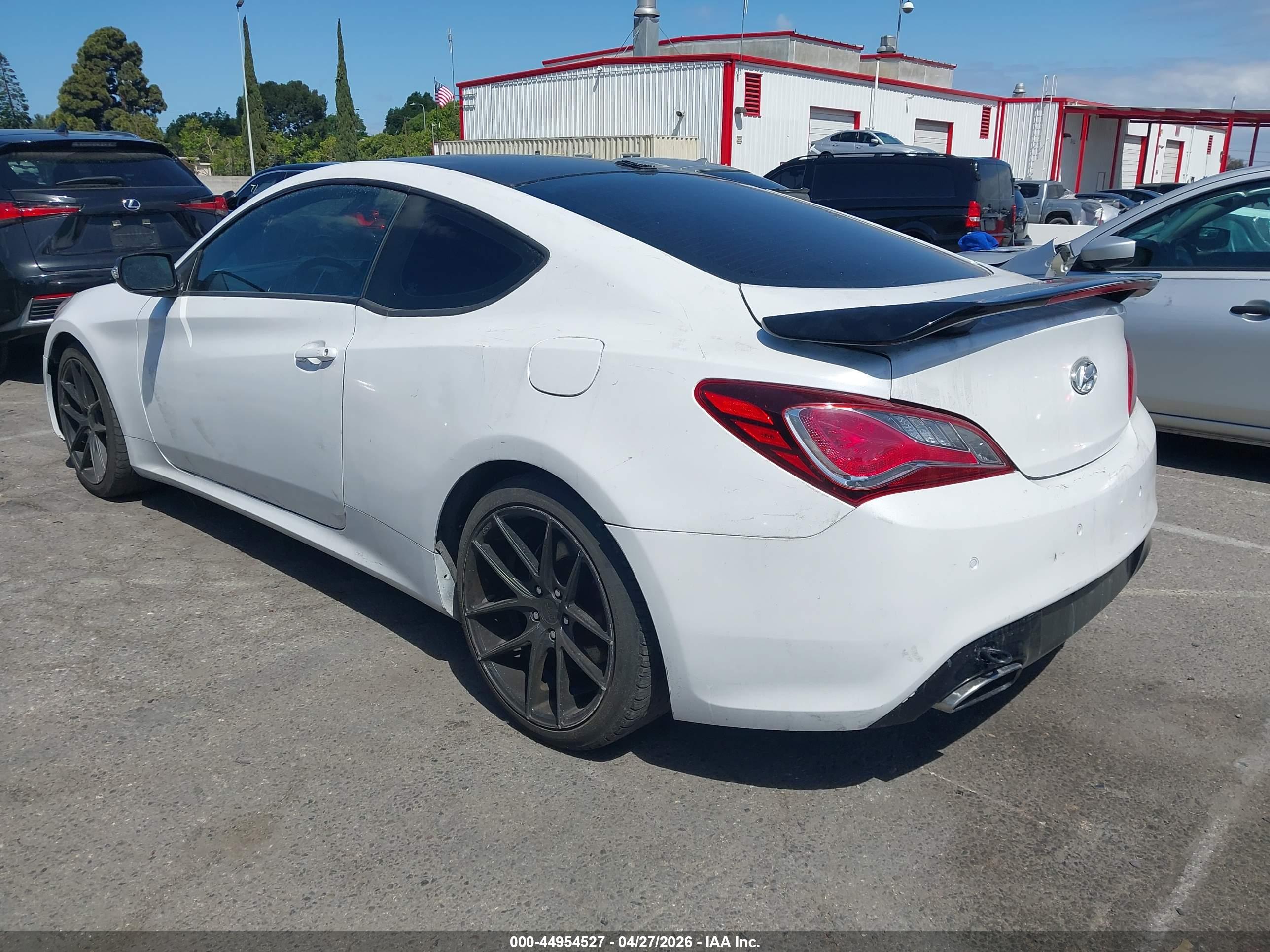 HYUNDAI GENESIS image 3