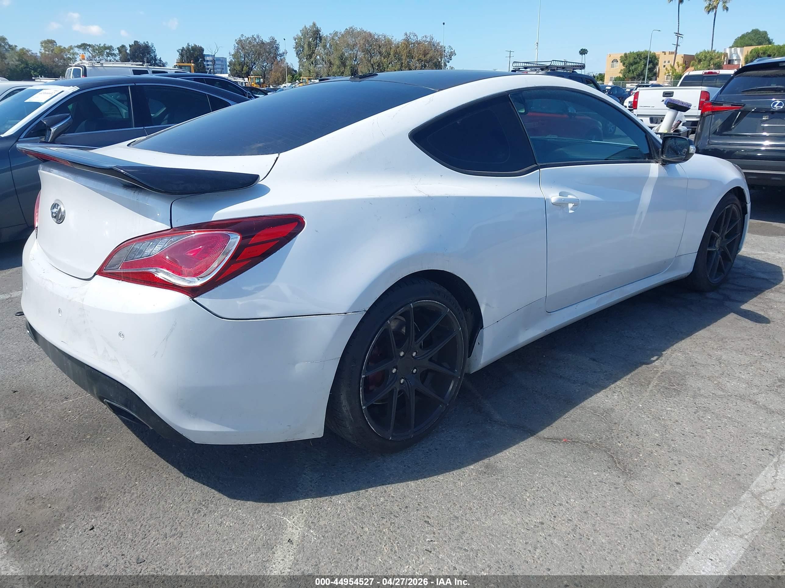 HYUNDAI GENESIS image 4