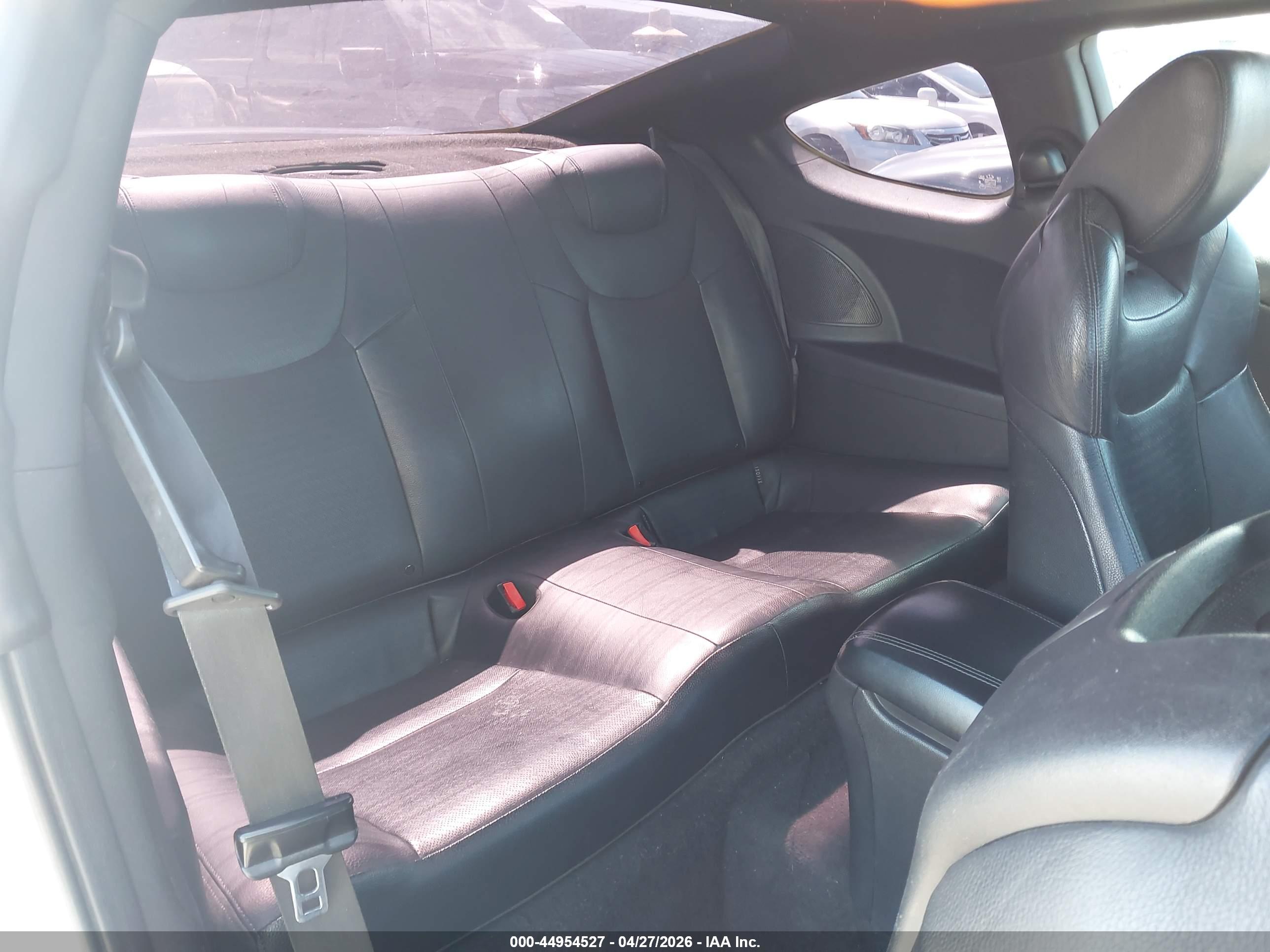 HYUNDAI GENESIS image 8