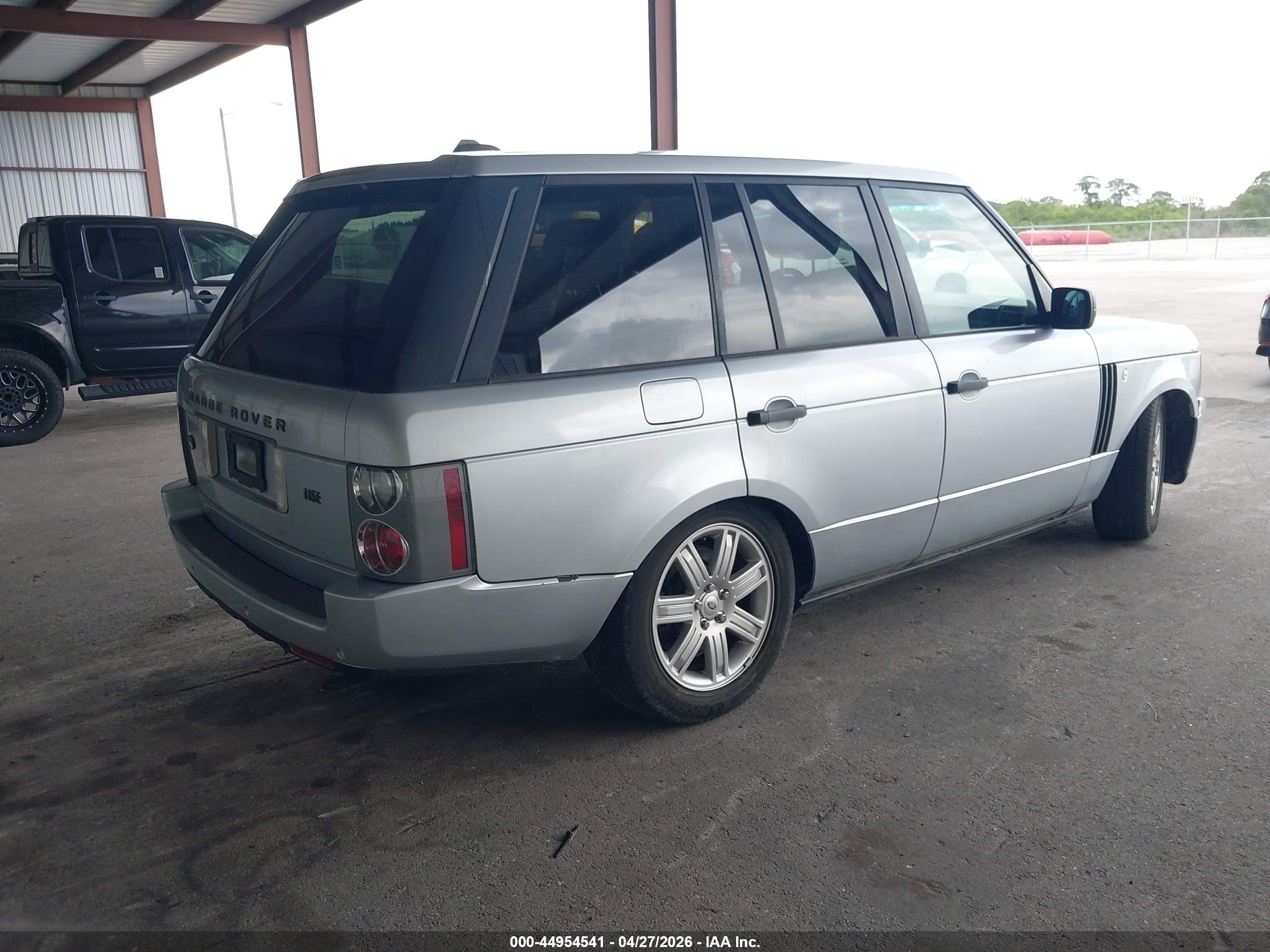 LAND ROVER image 4