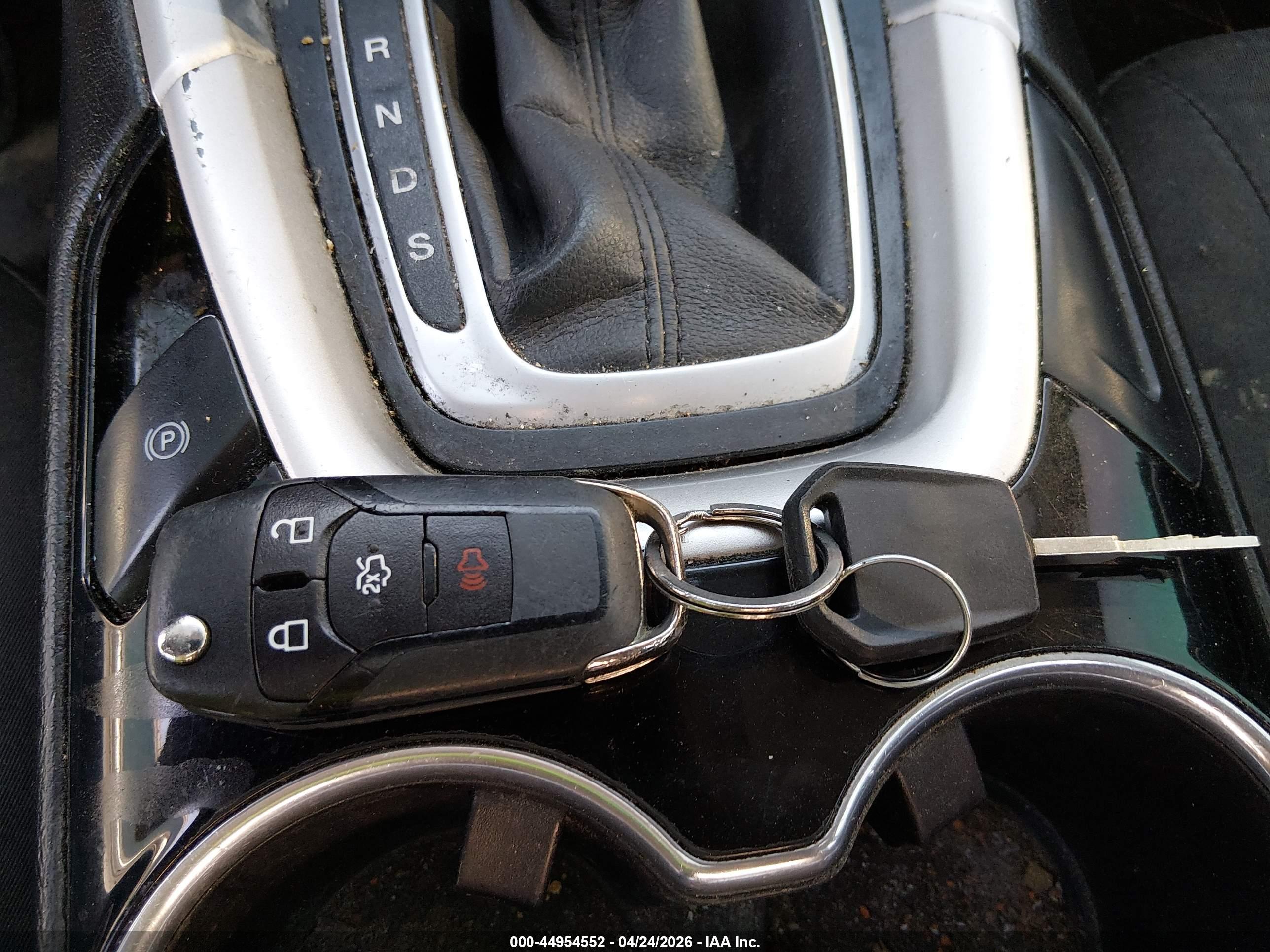 FORD FUSION image 11