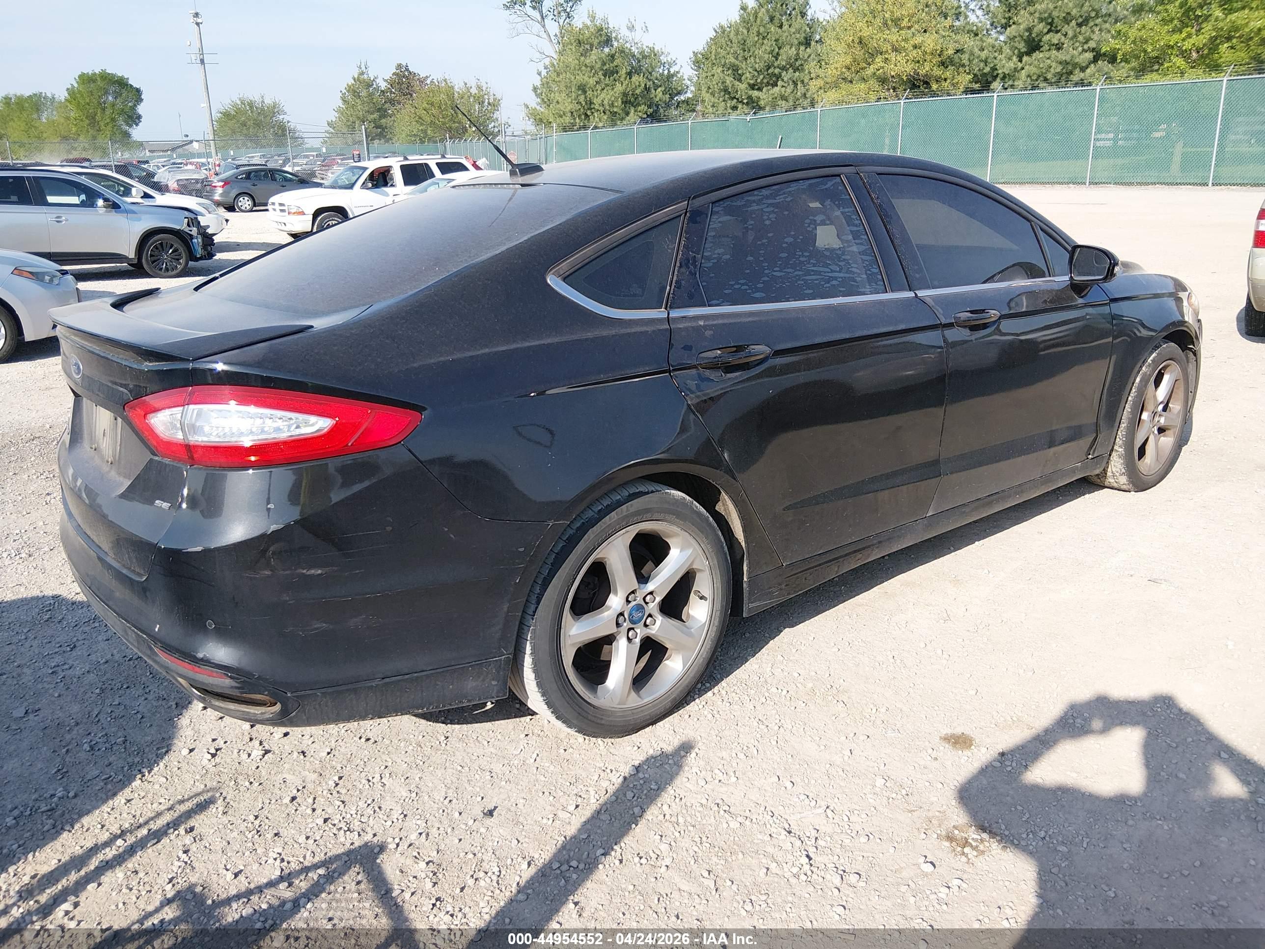 FORD FUSION image 4