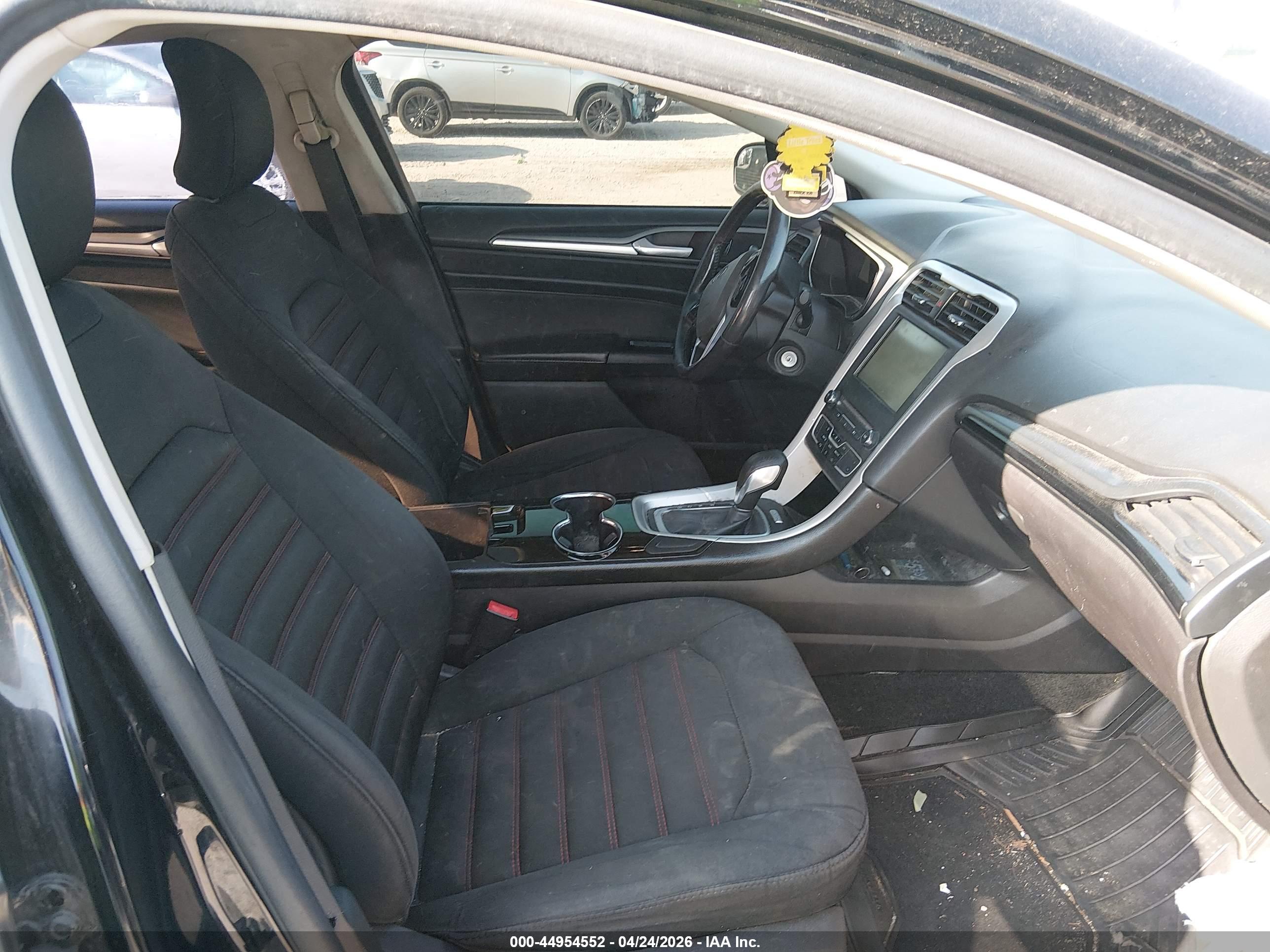 FORD FUSION image 5