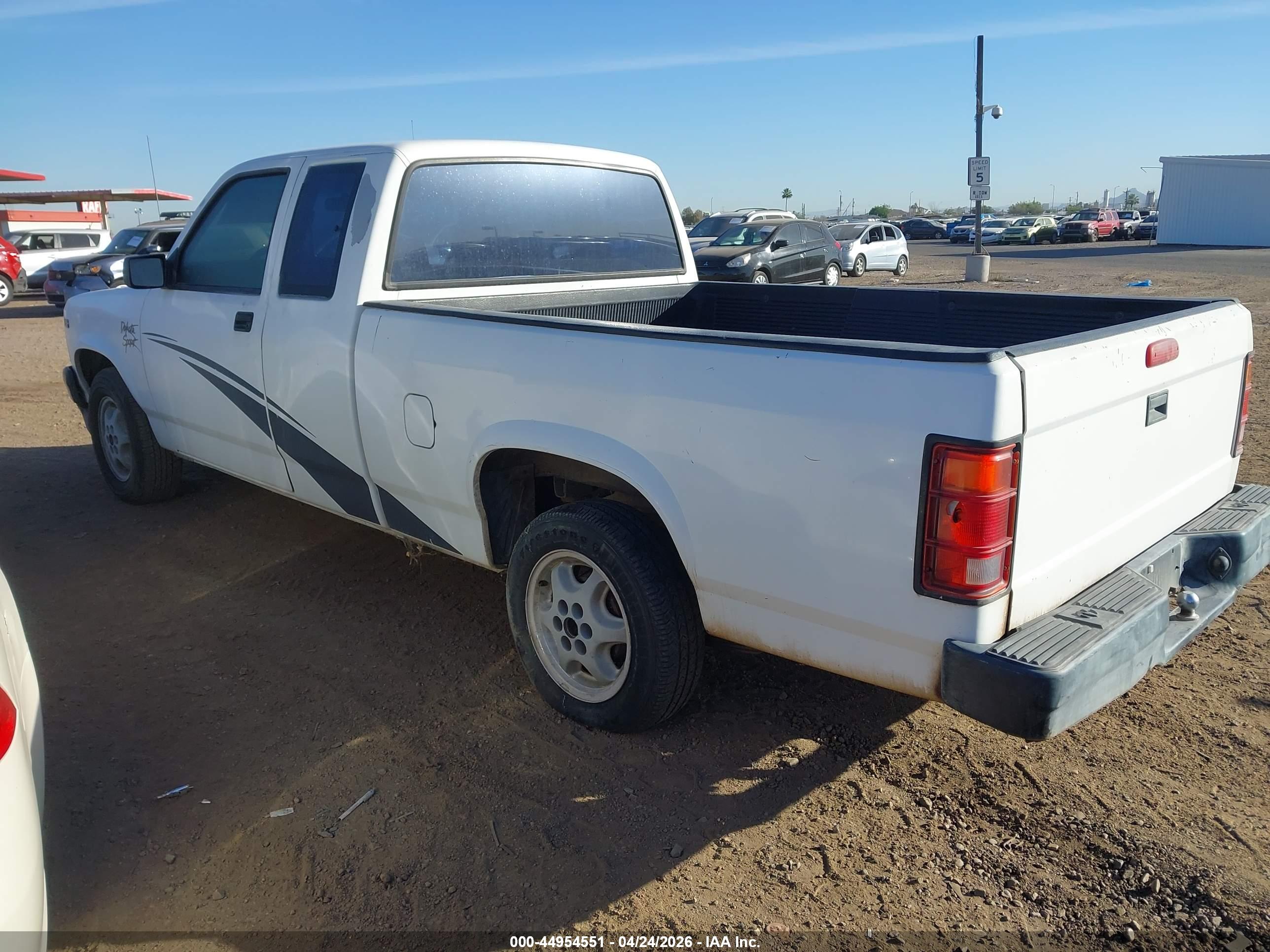 DODGE DAKOTA image 3