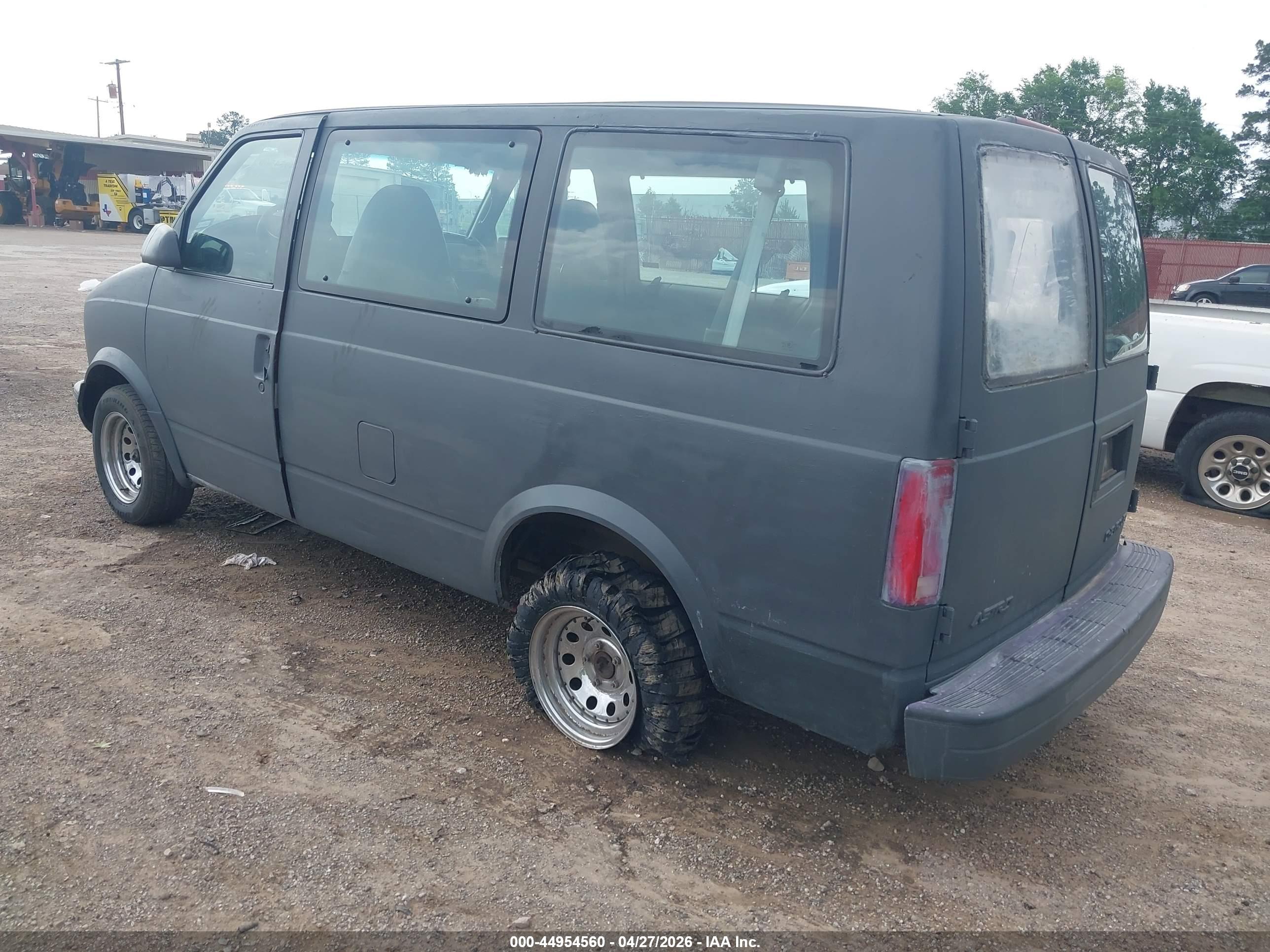 CHEVROLET ASTRO image 3
