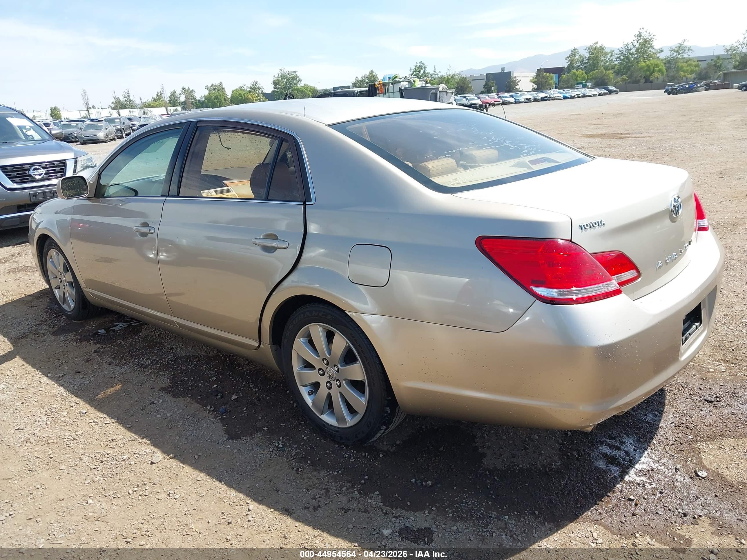 TOYOTA AVALON image 3