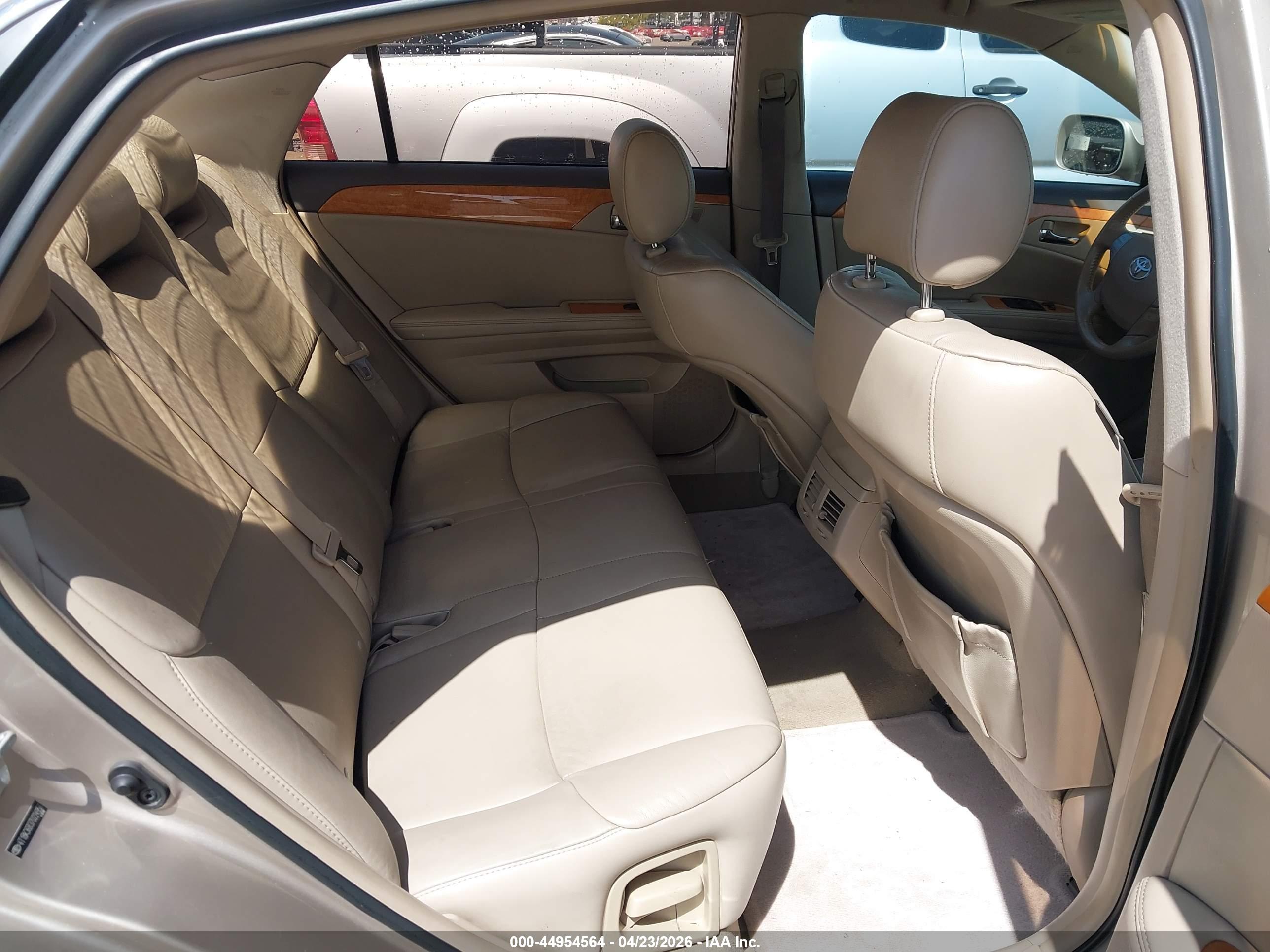 TOYOTA AVALON image 8