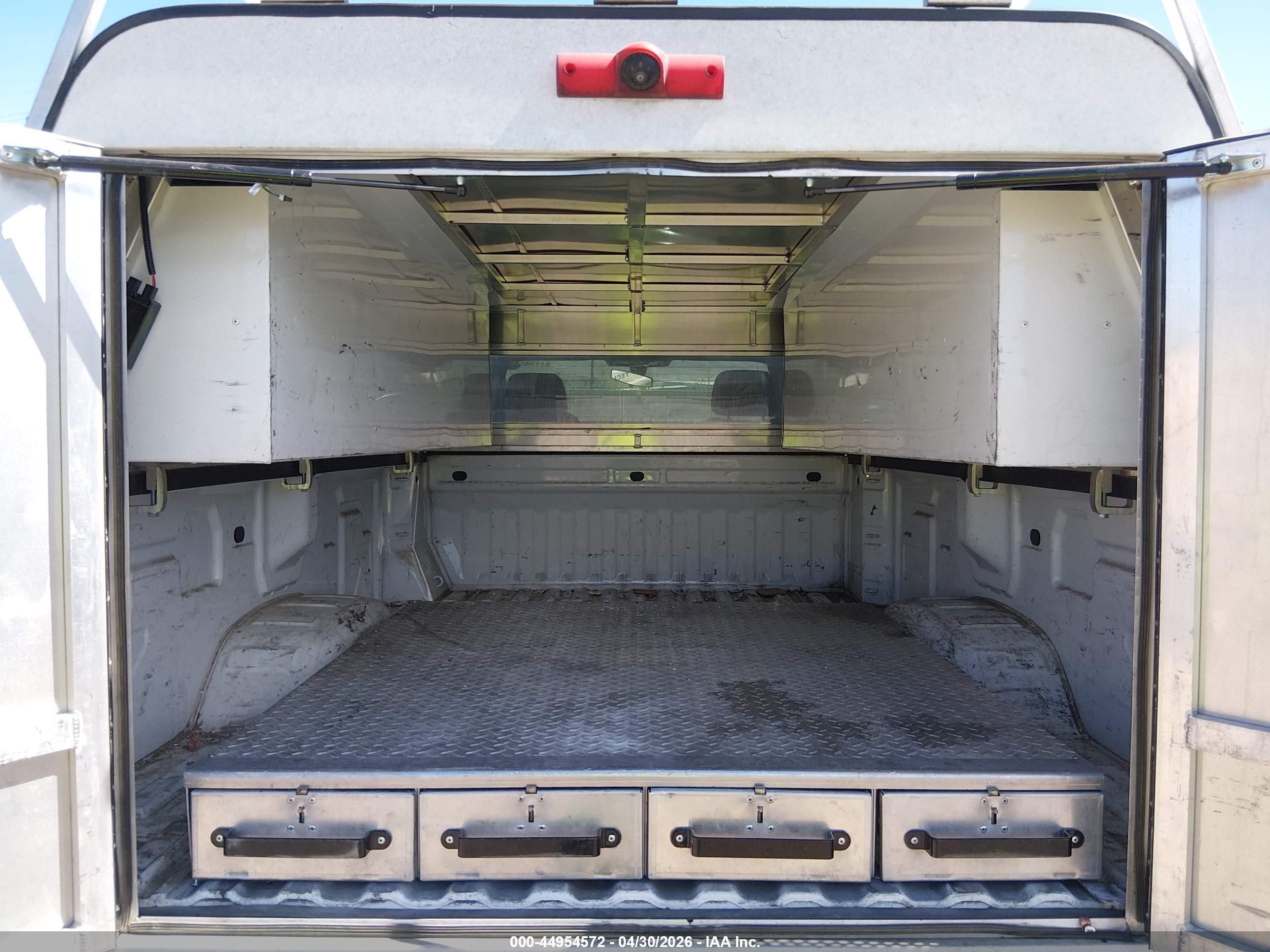 CHEVROLET SILVERADO image 8