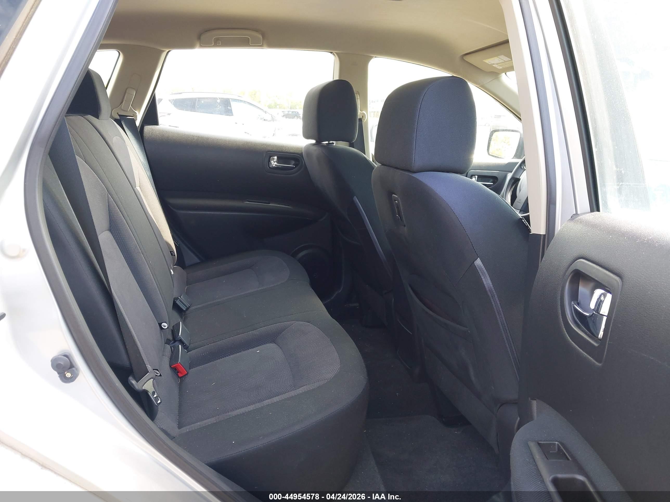 NISSAN ROGUE image 8