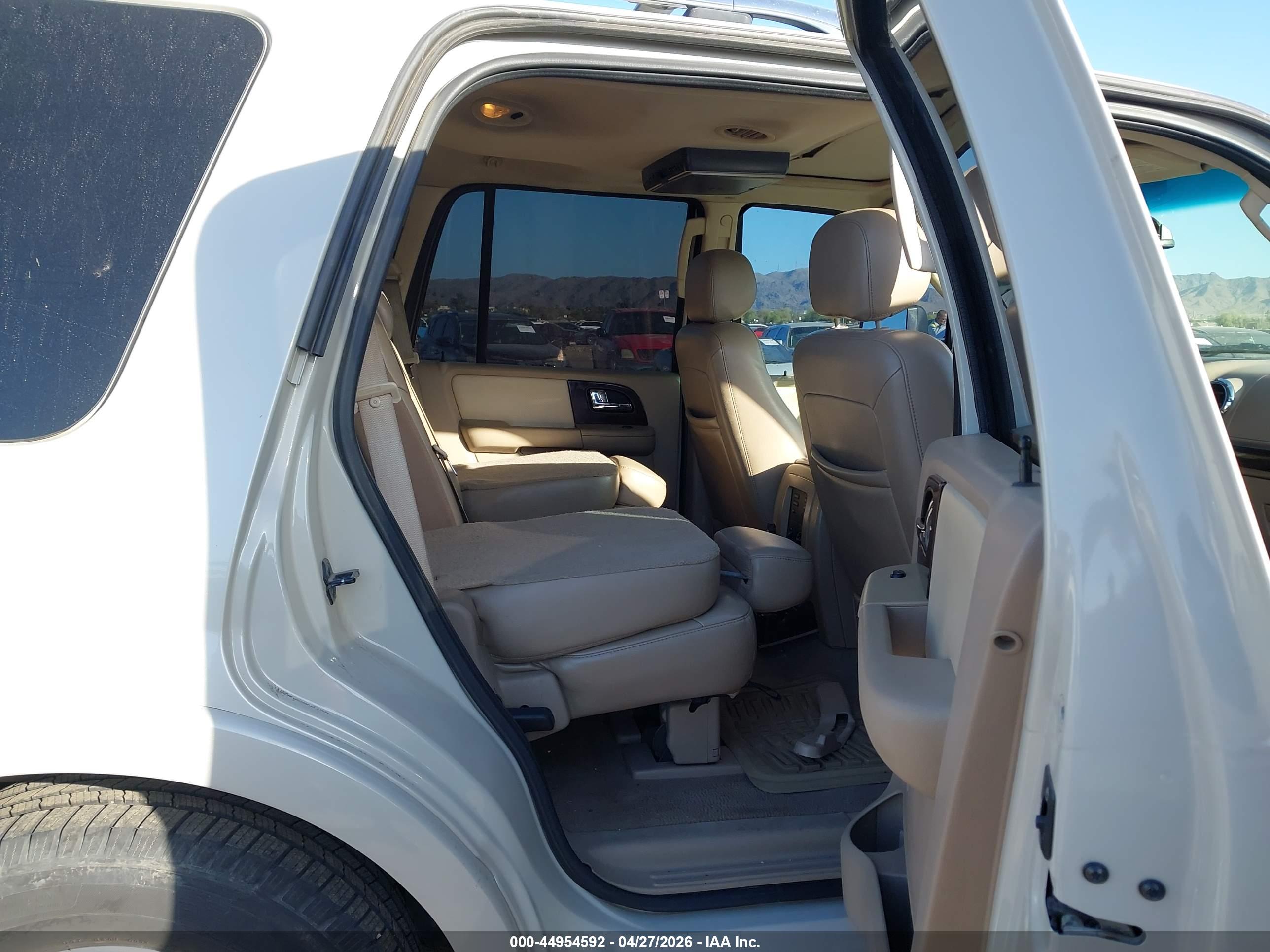 FORD EXPEDITION image 8