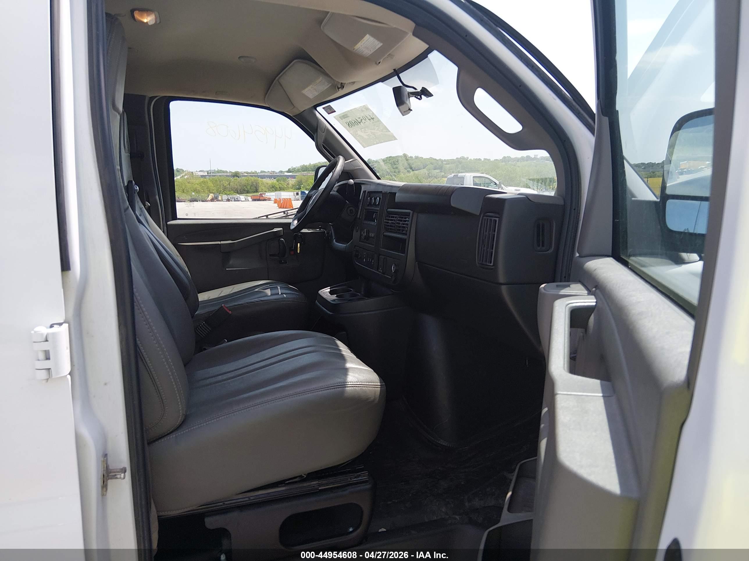 GMC SAVANA image 5