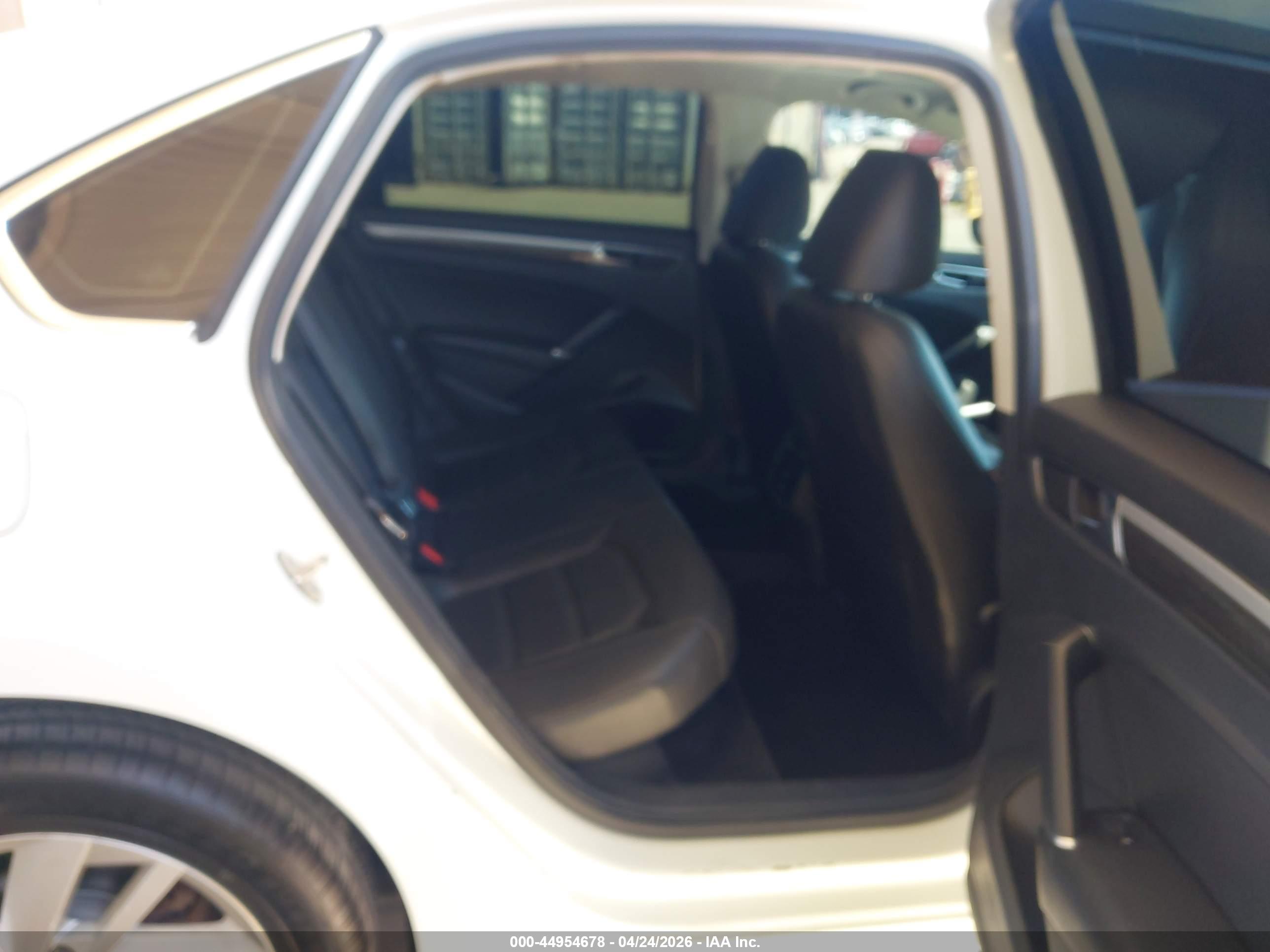 VOLKSWAGEN PASSAT image 8