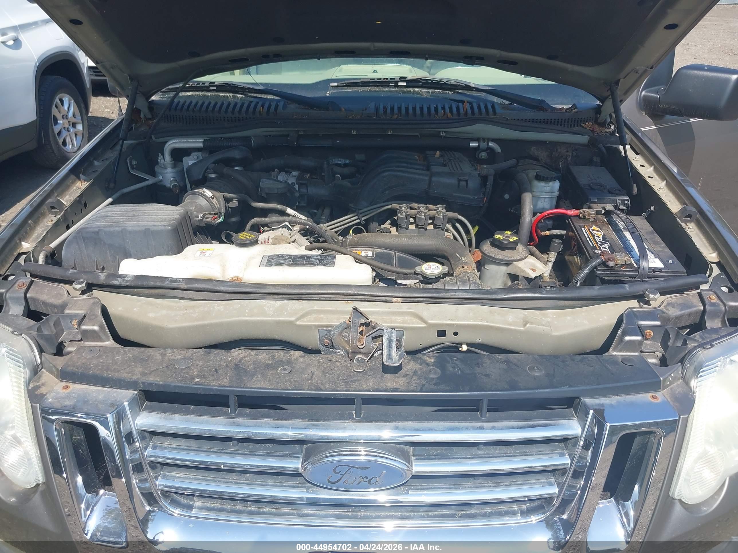 FORD EXPLORER image 10