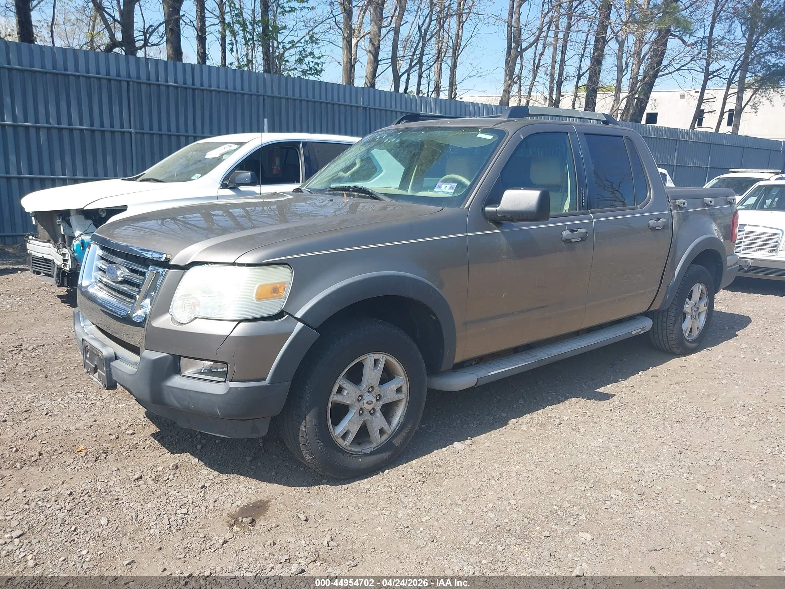 FORD EXPLORER image 2