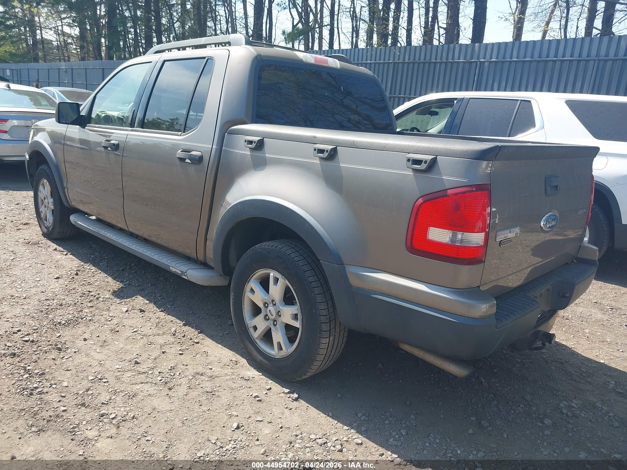 FORD EXPLORER image 3