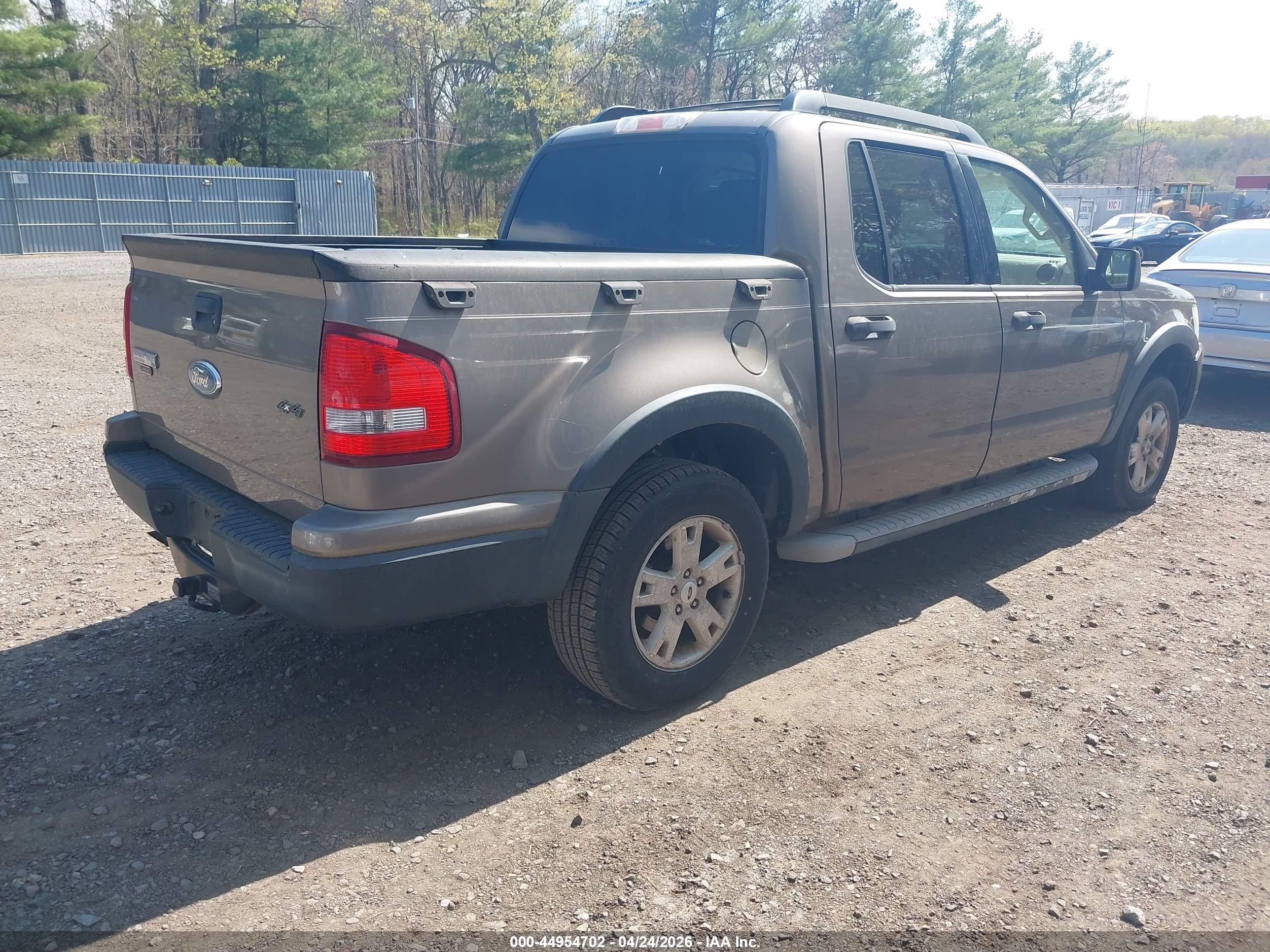 FORD EXPLORER image 4
