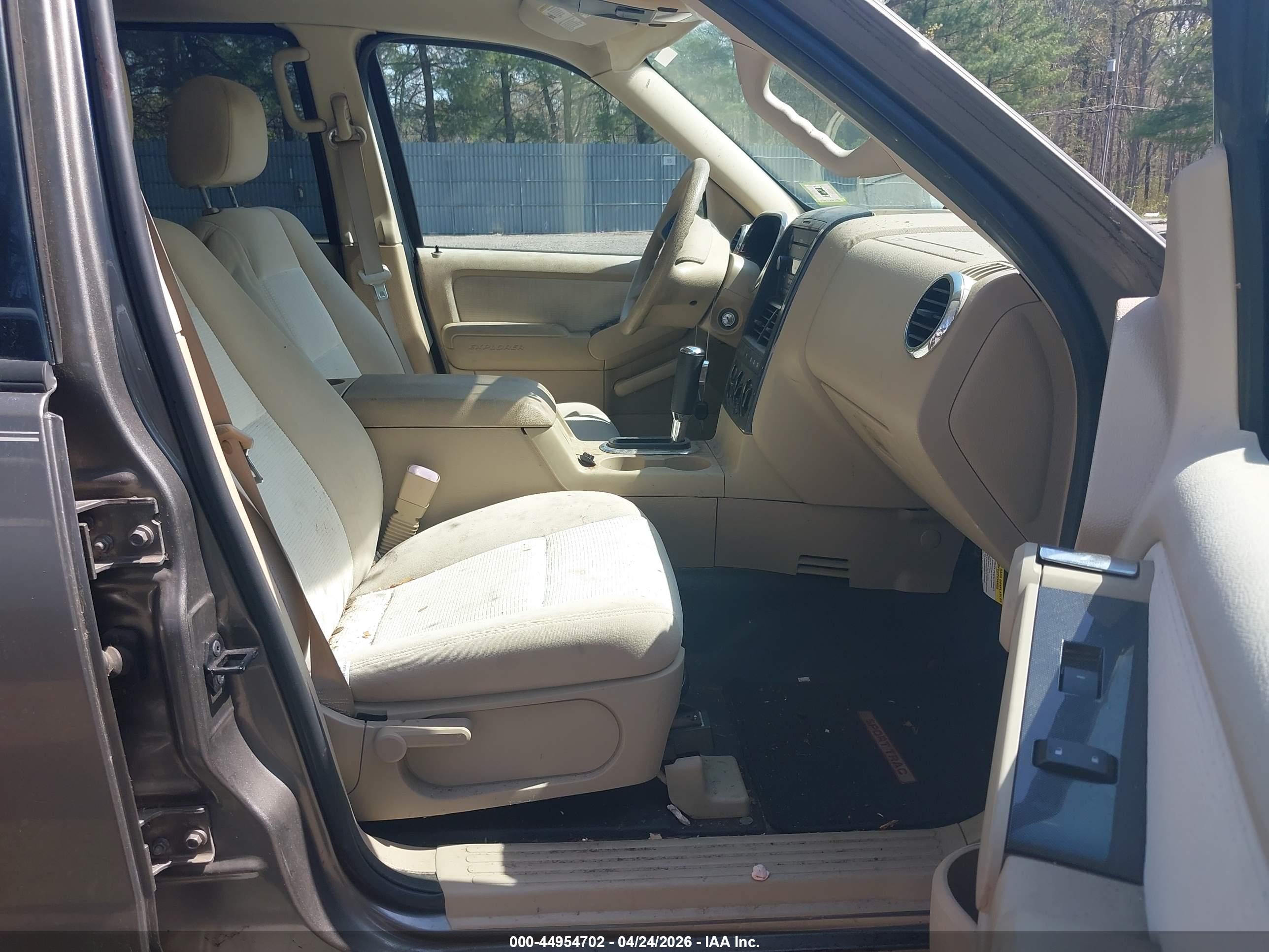 FORD EXPLORER image 5