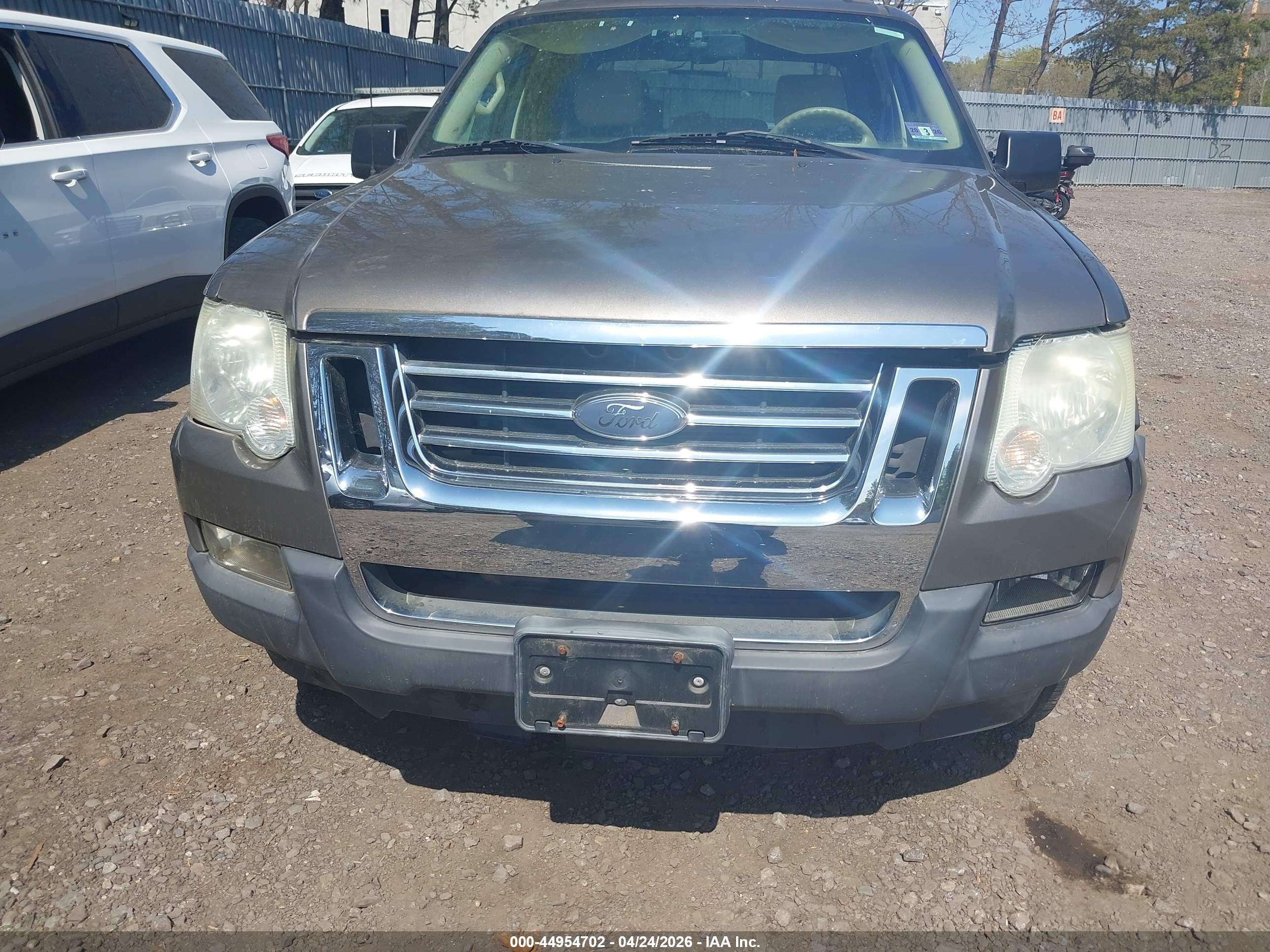 FORD EXPLORER image 6