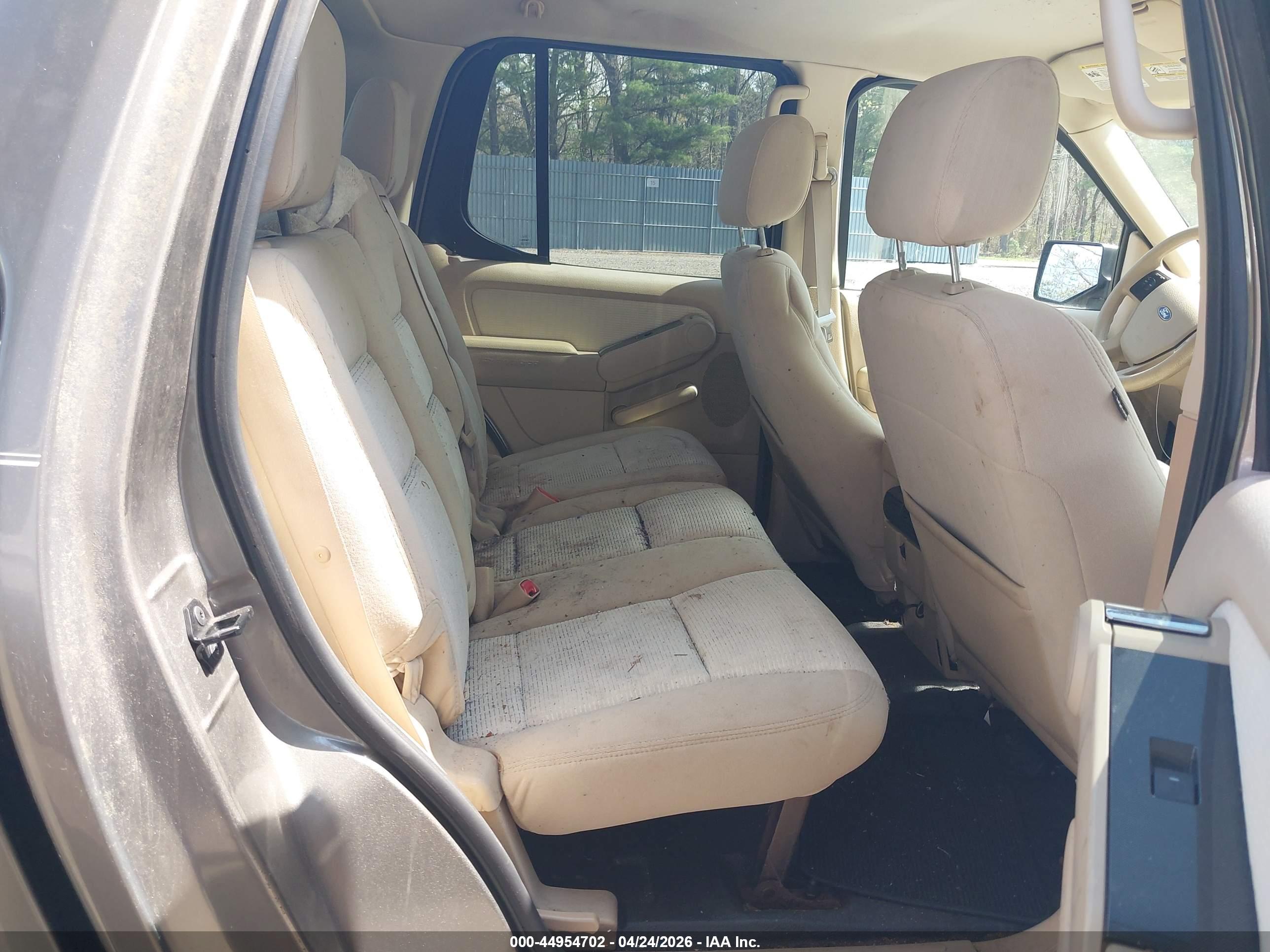 FORD EXPLORER image 8