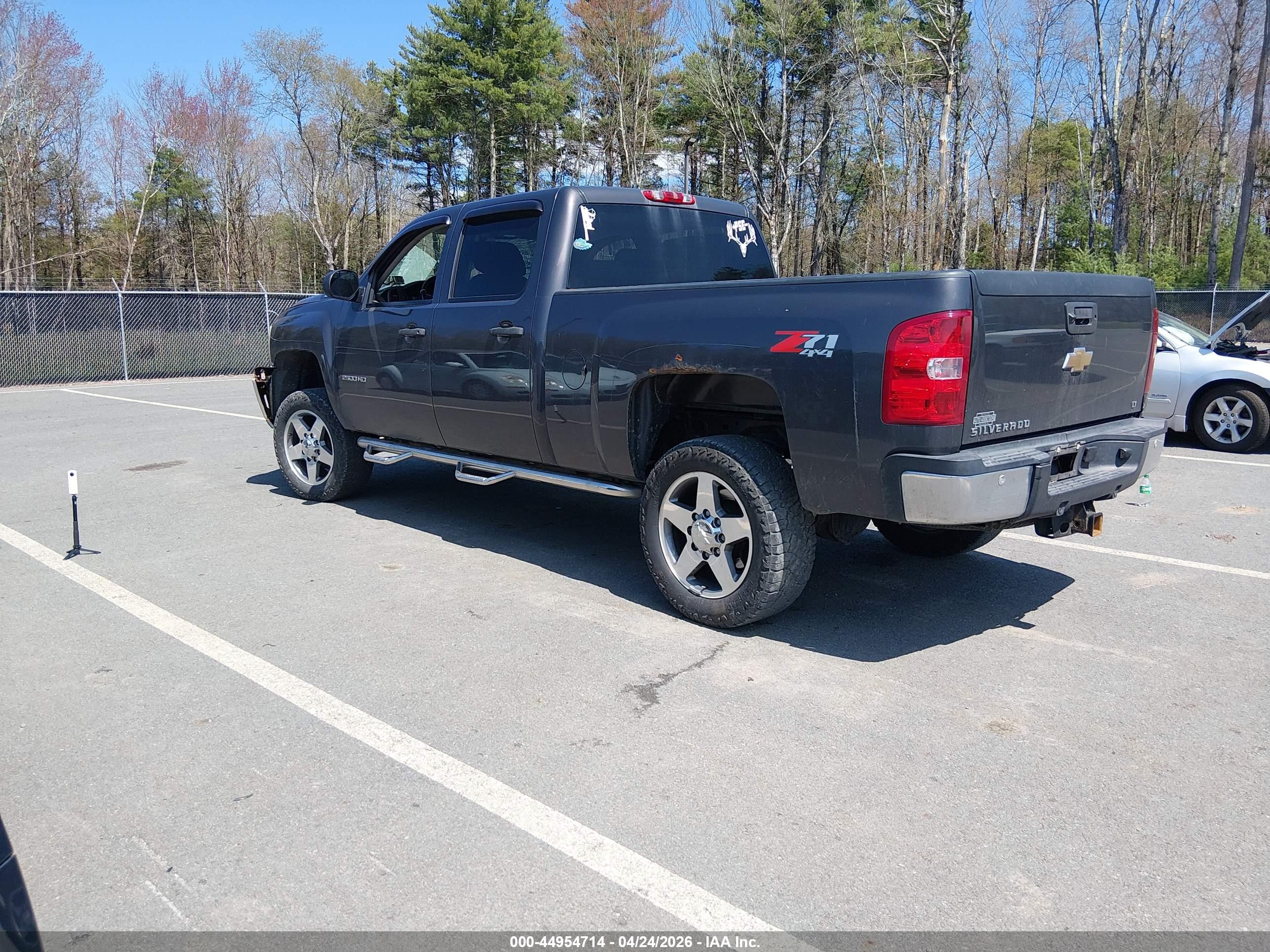 CHEVROLET SILVERADO image 3