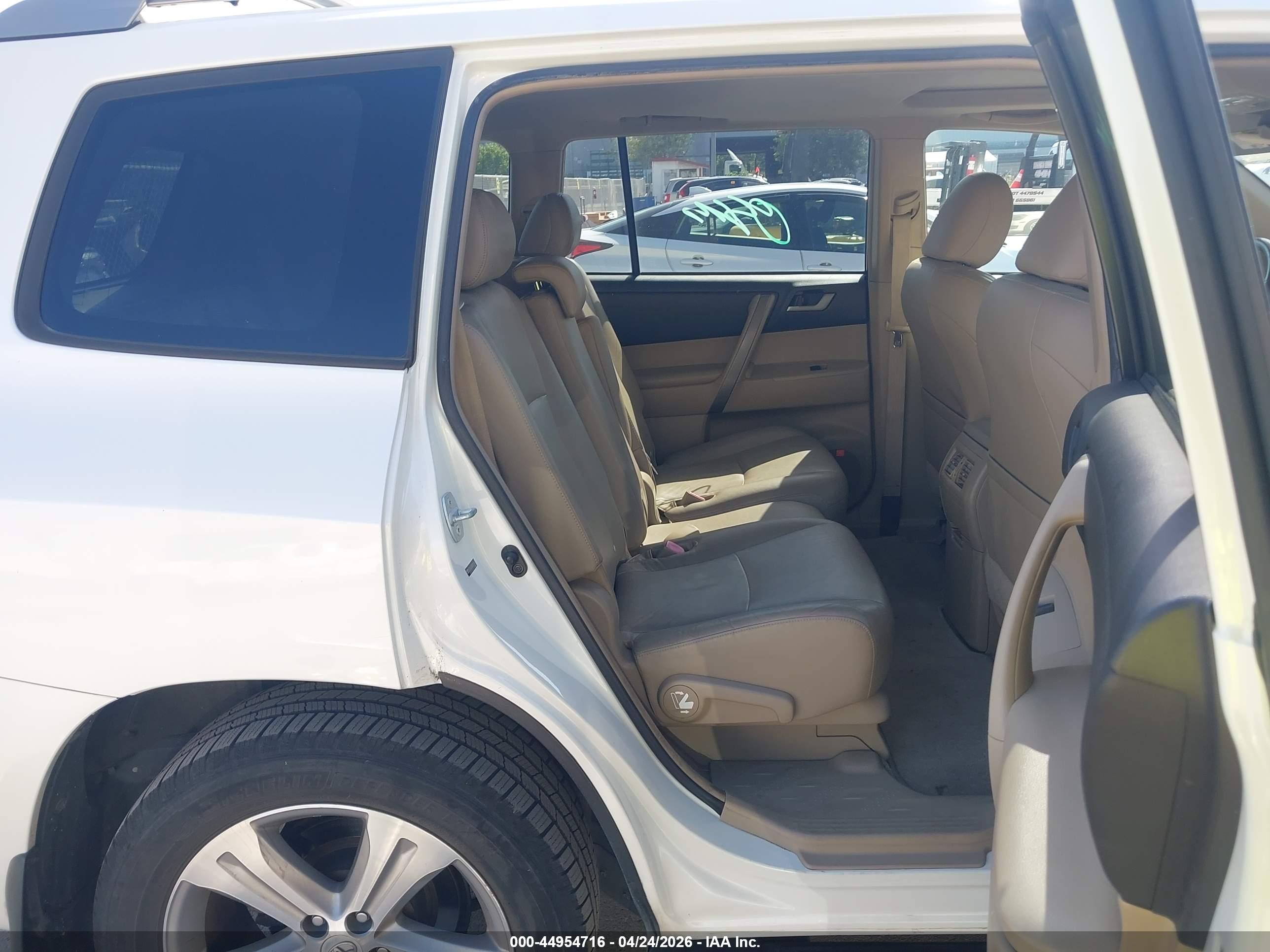 TOYOTA HIGHLANDER image 8