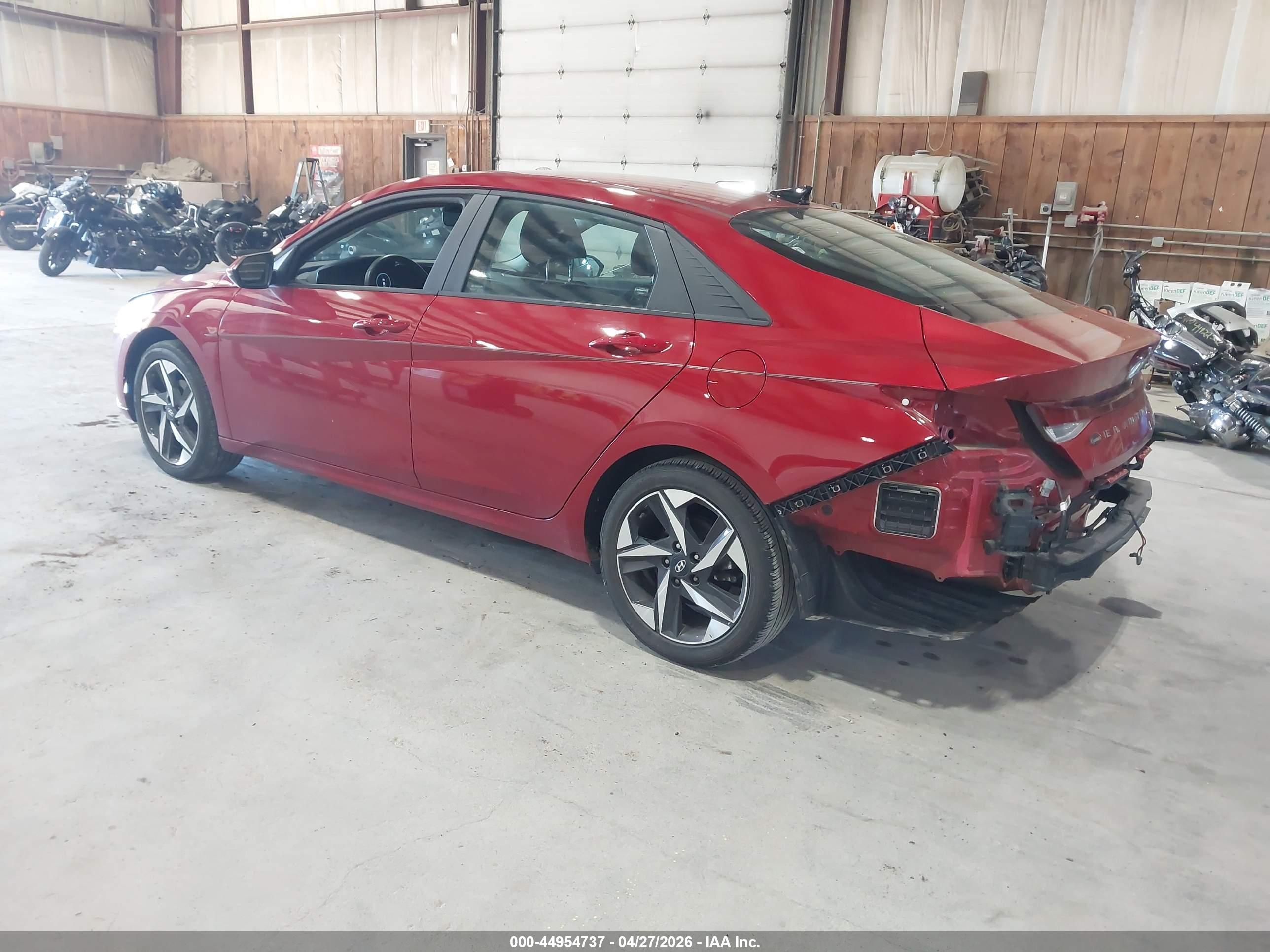 HYUNDAI ELANTRA image 3