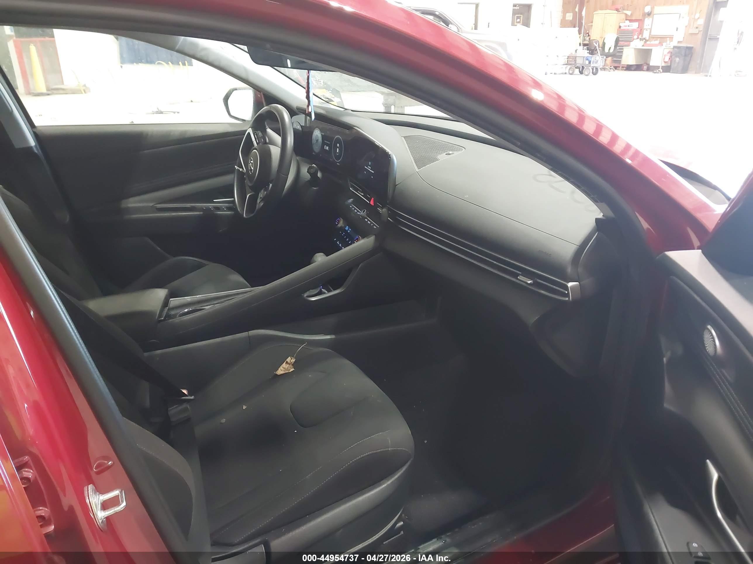 HYUNDAI ELANTRA image 5