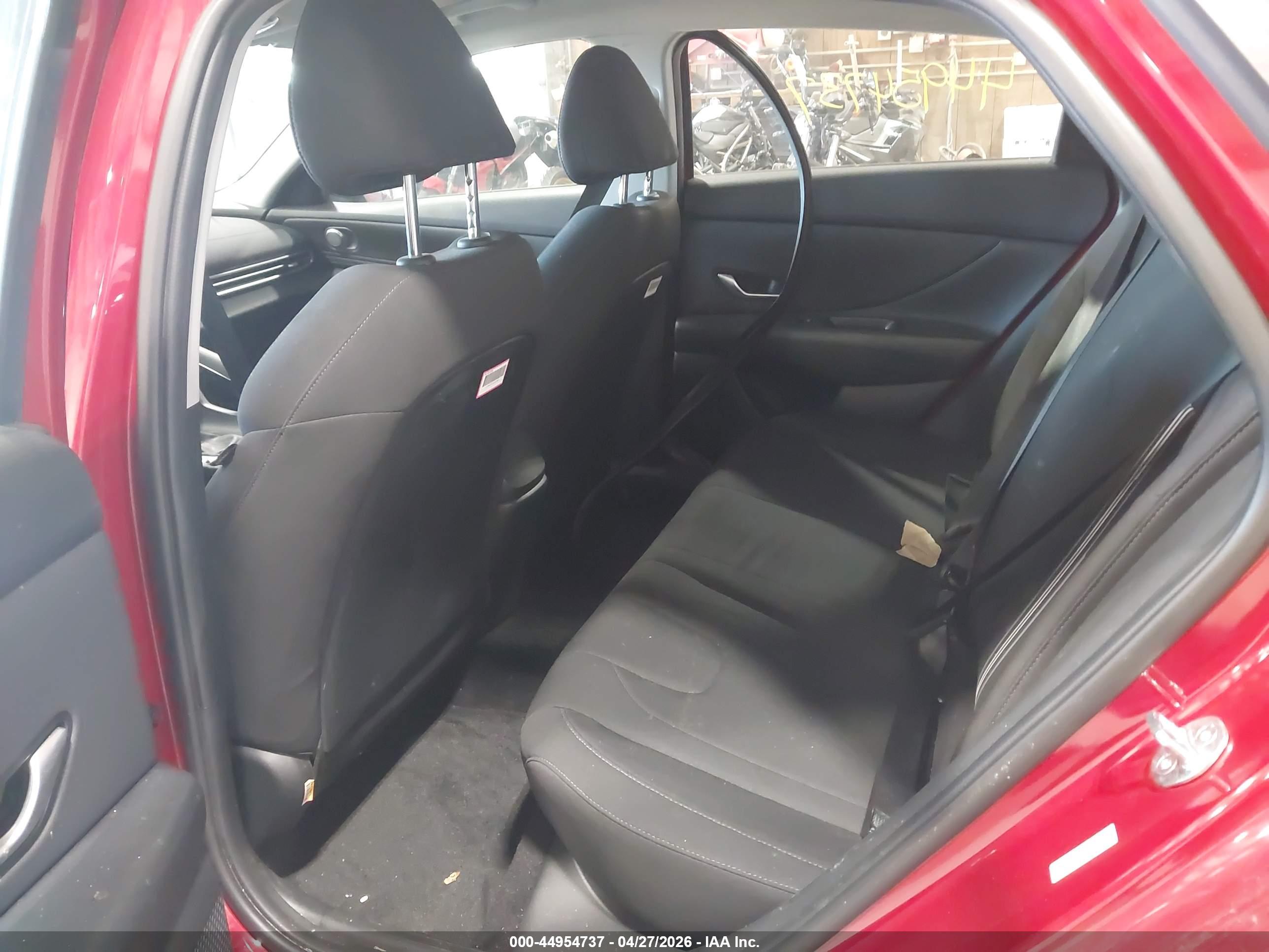 HYUNDAI ELANTRA image 8