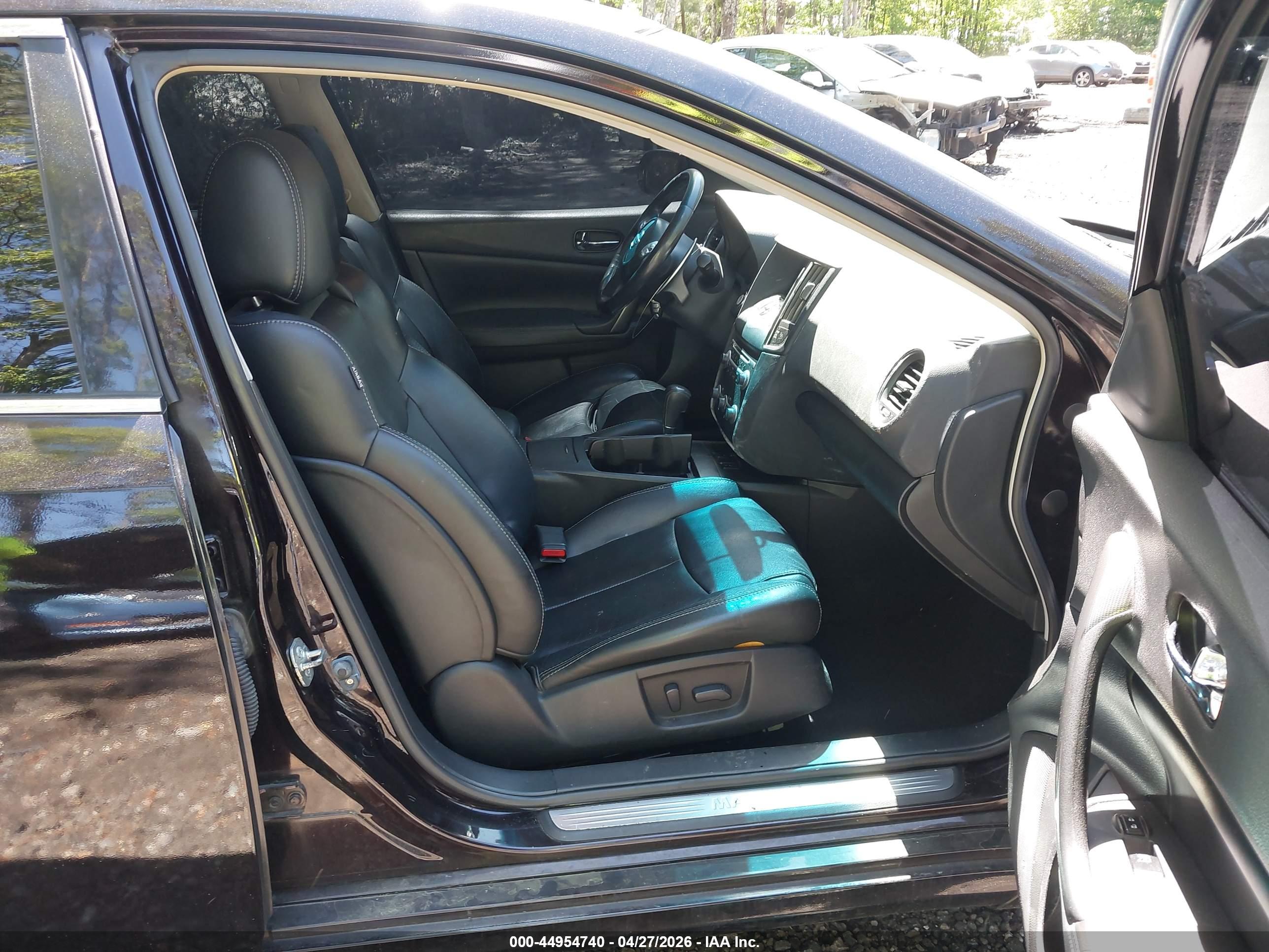 NISSAN MAXIMA image 5