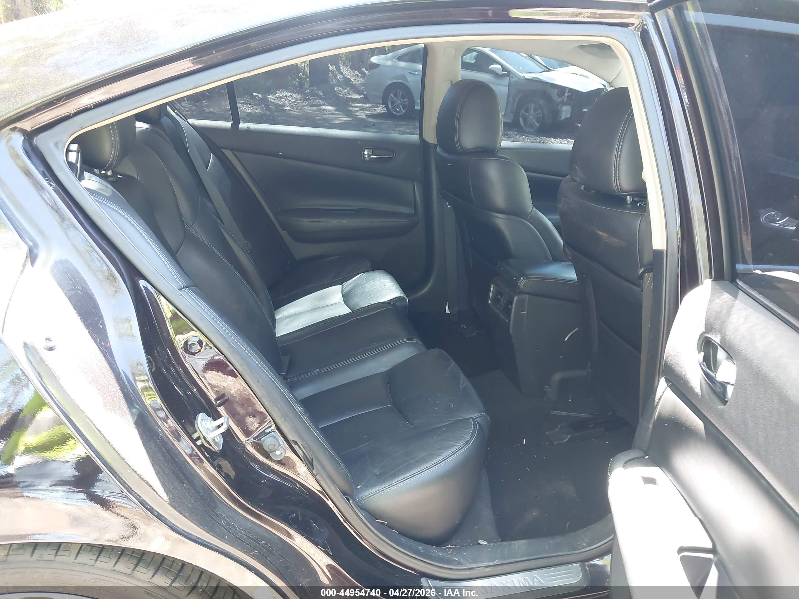NISSAN MAXIMA image 8