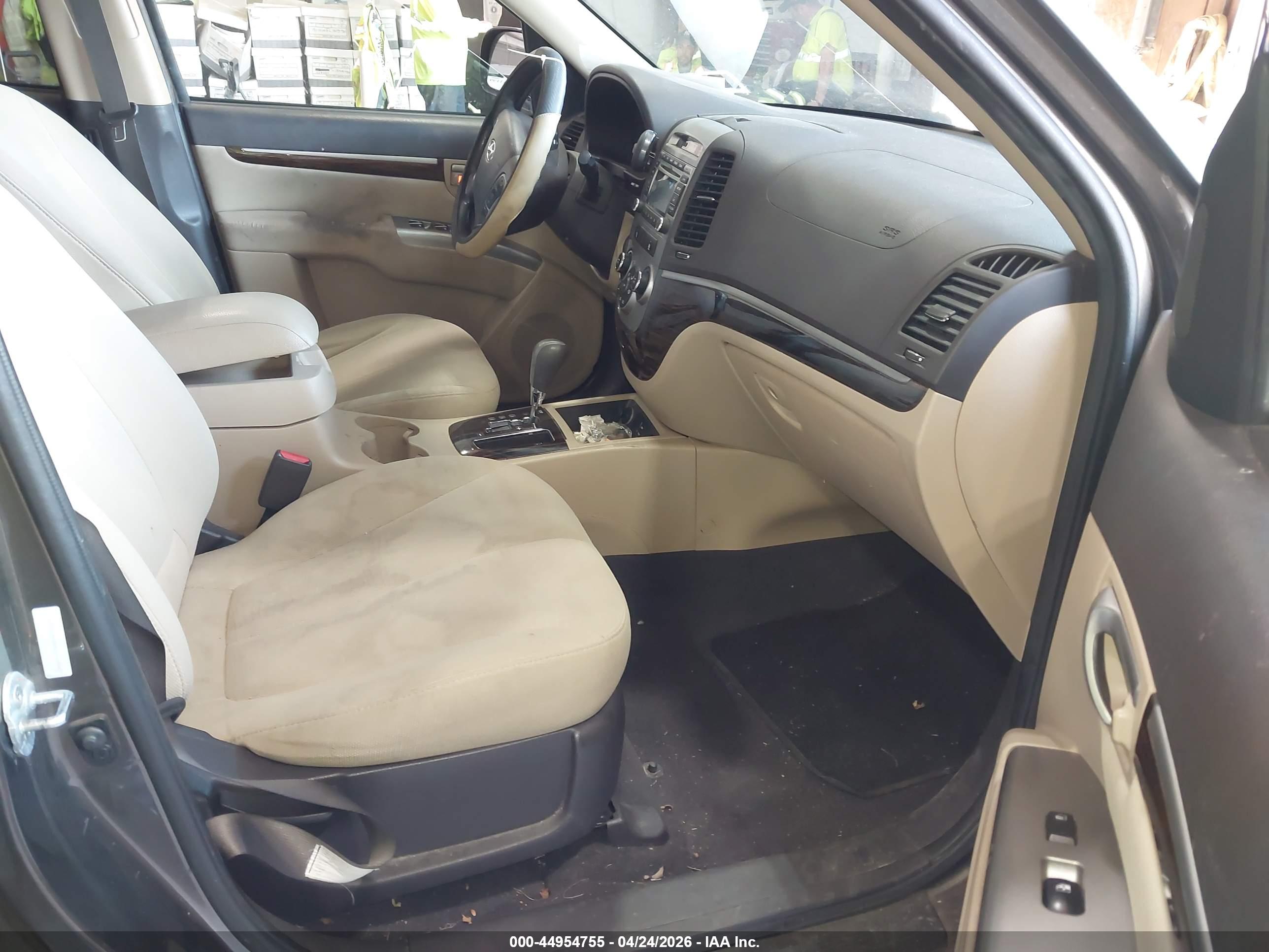 HYUNDAI SANTA image 5