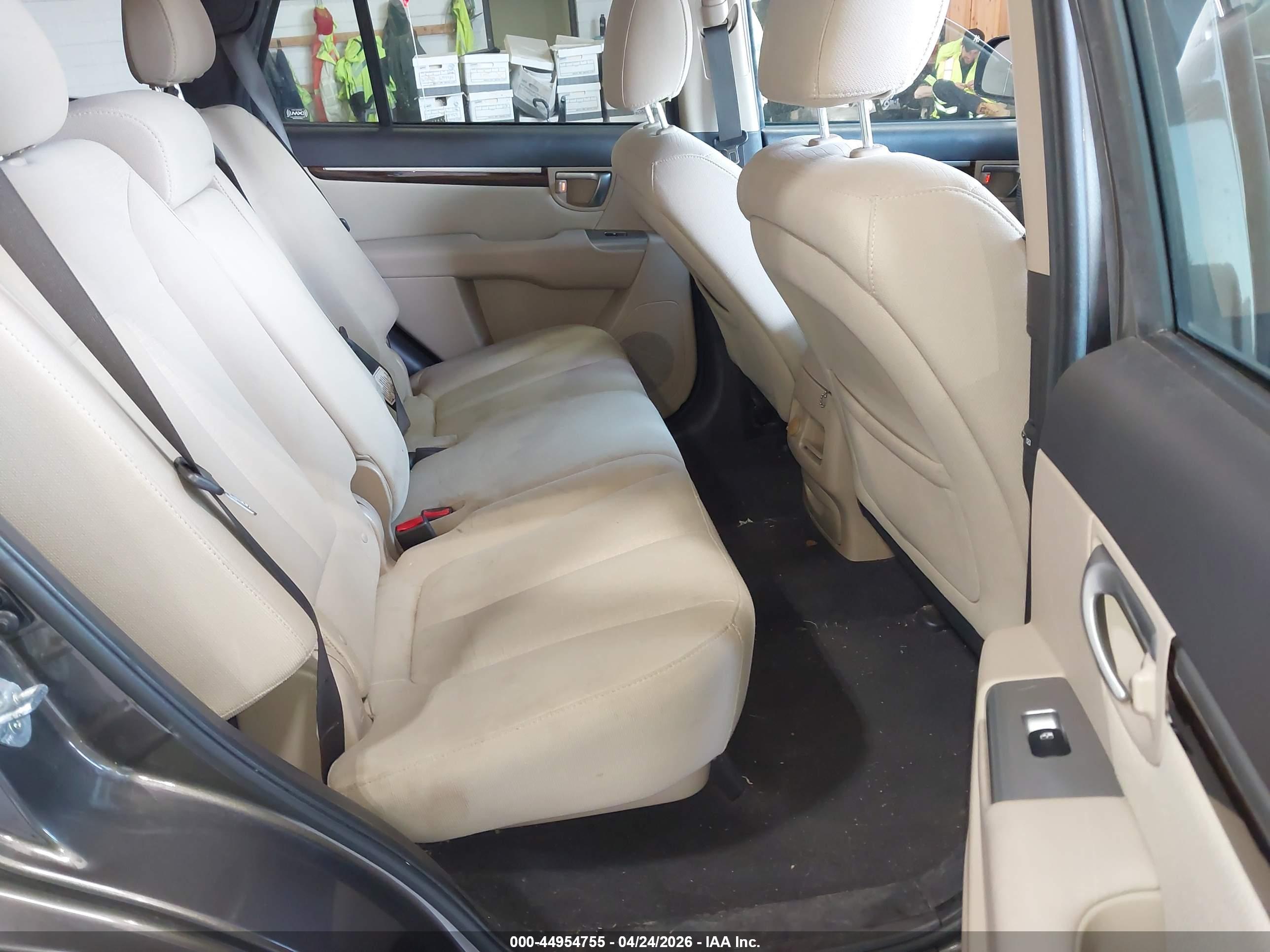 HYUNDAI SANTA image 8
